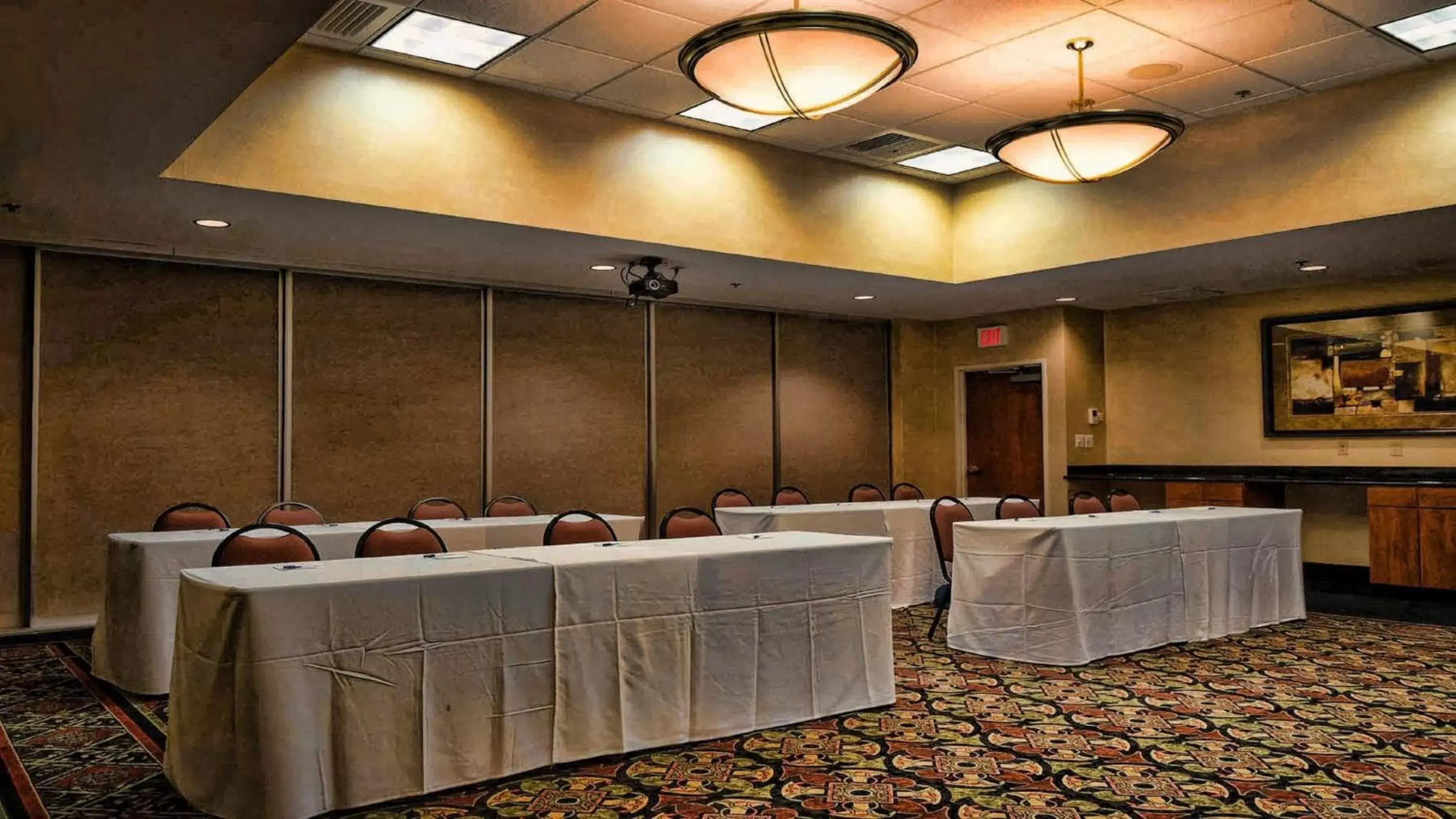 Meeting/conference room in Holiday Inn Express La Plata, an IHG Hotel