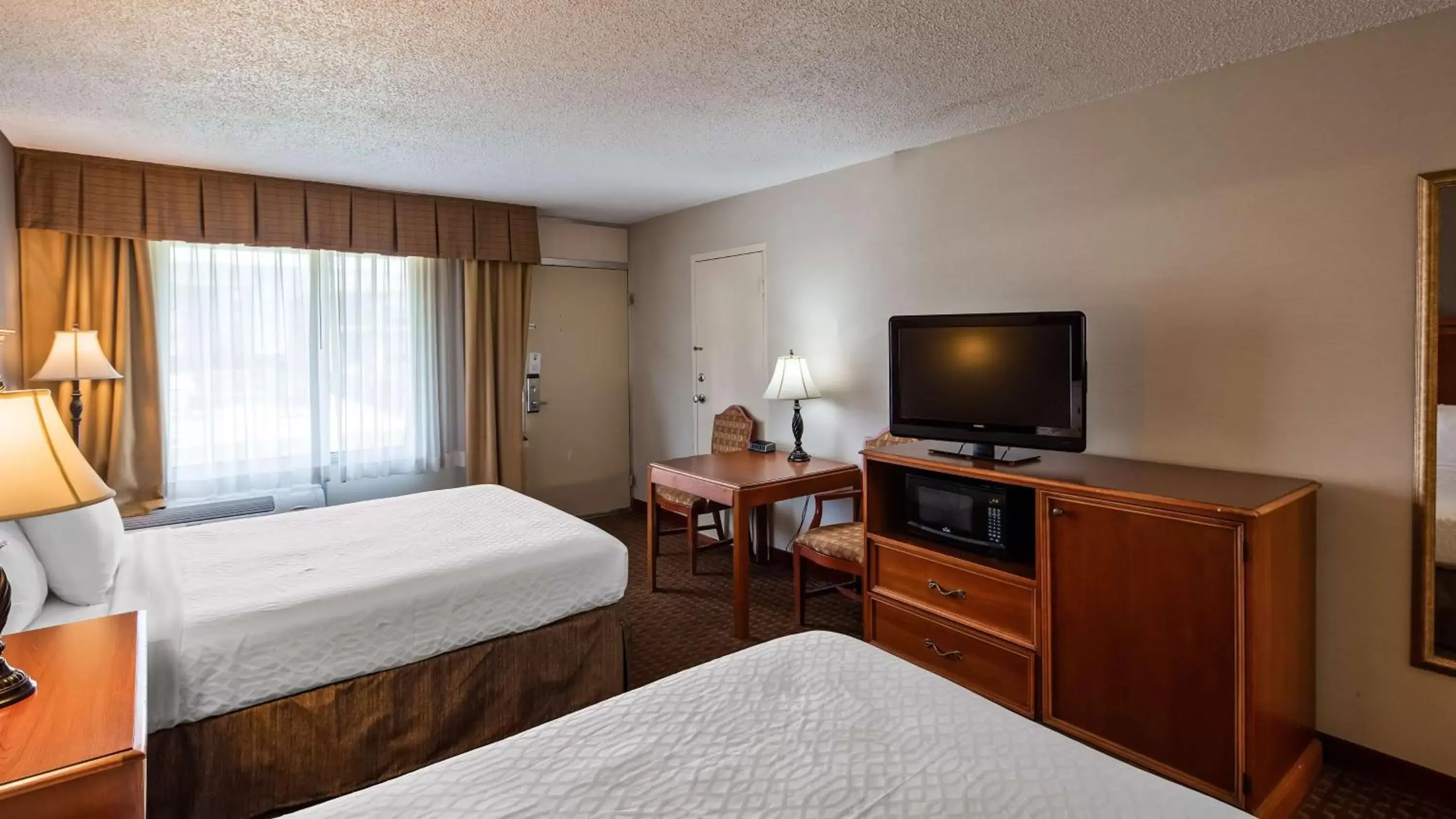 Photo of the whole room, Bed in Best Western Culpeper Inn