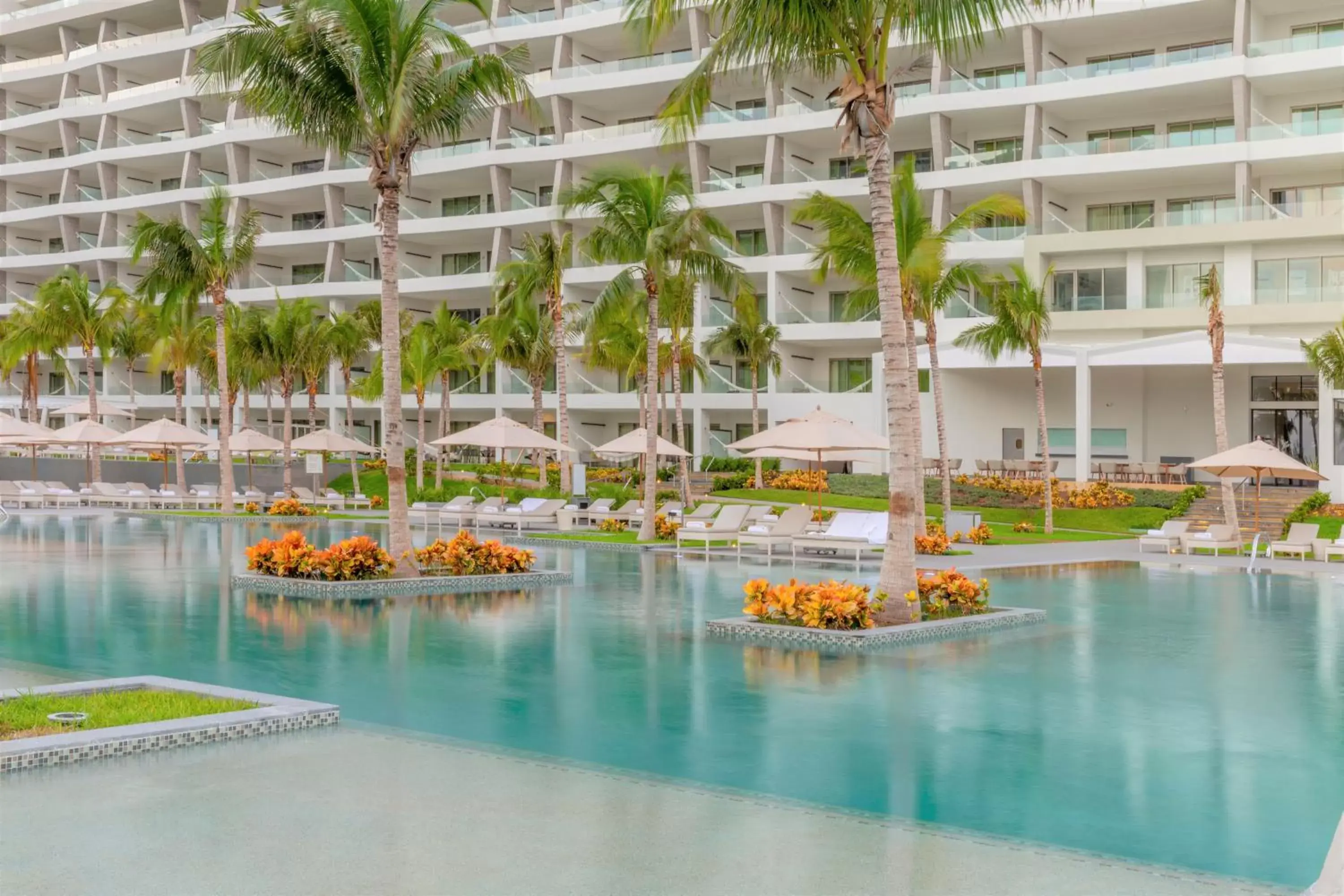 Swimming pool in Garza Blanca Resort & Spa Cancun