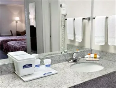 Bed in Howard Johnson by Wyndham Commerce GA