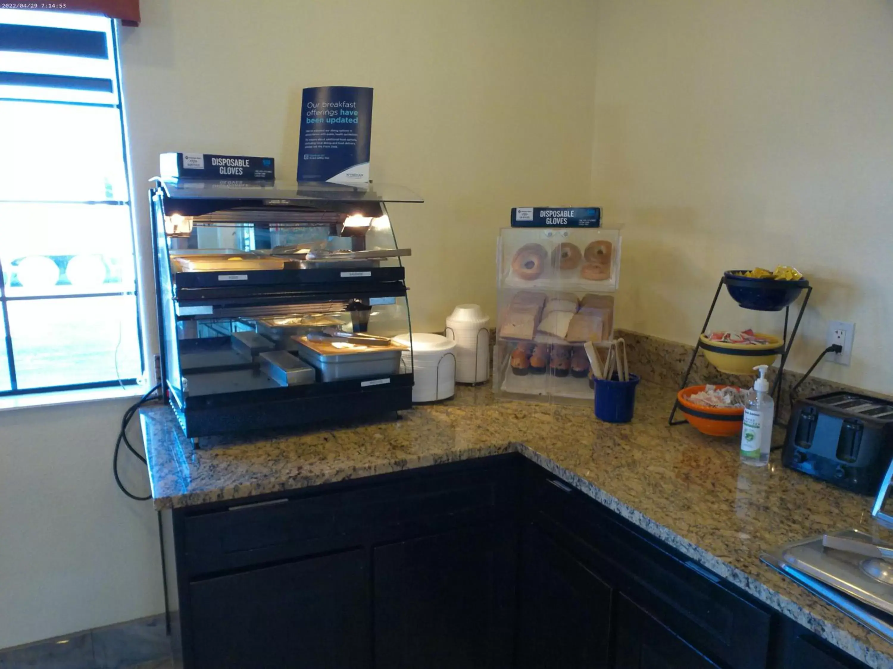 Food, Kitchen/Kitchenette in Days Inn & Suites by Wyndham Tucson/Marana