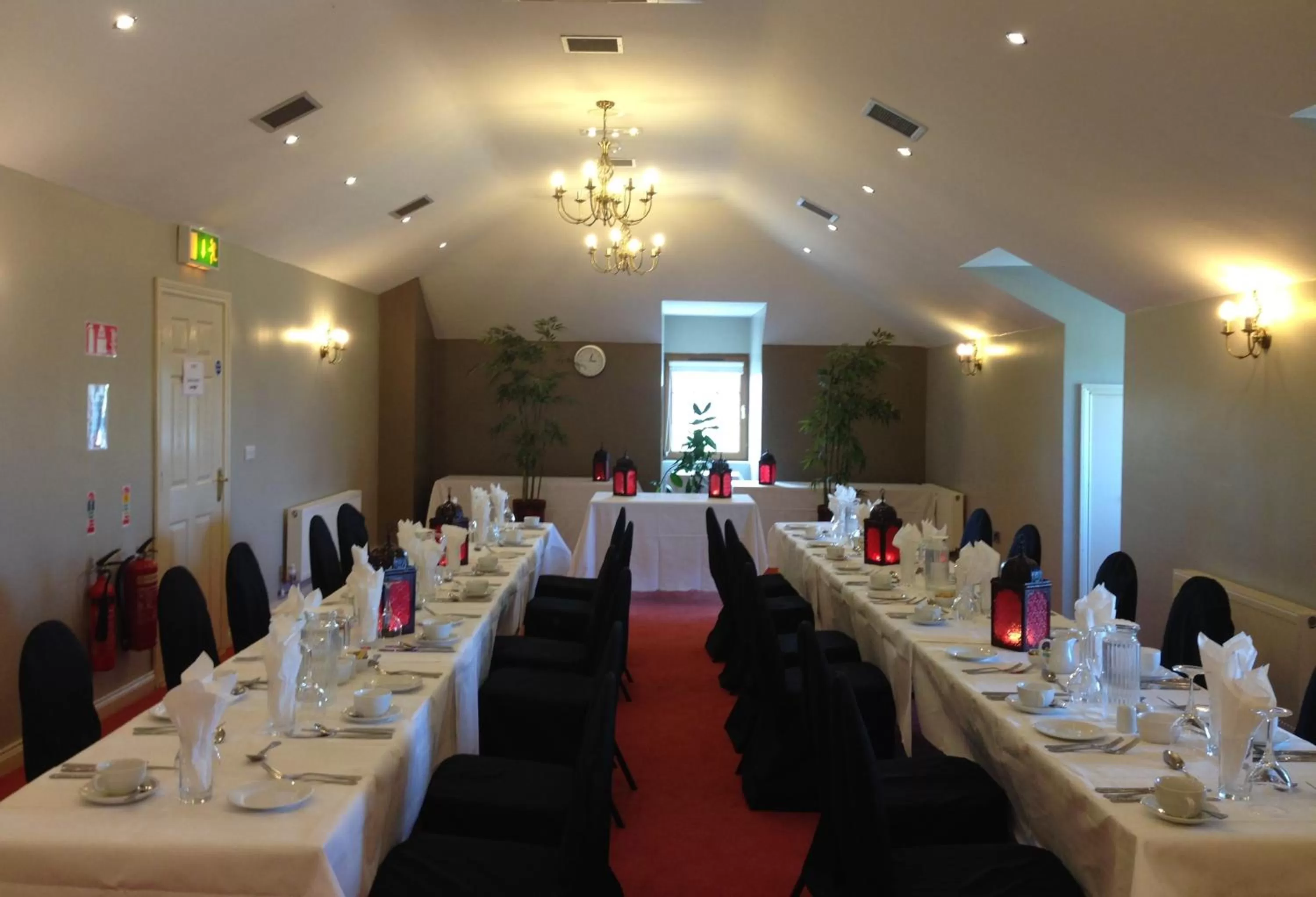 Restaurant/places to eat in Hannon's Hotel