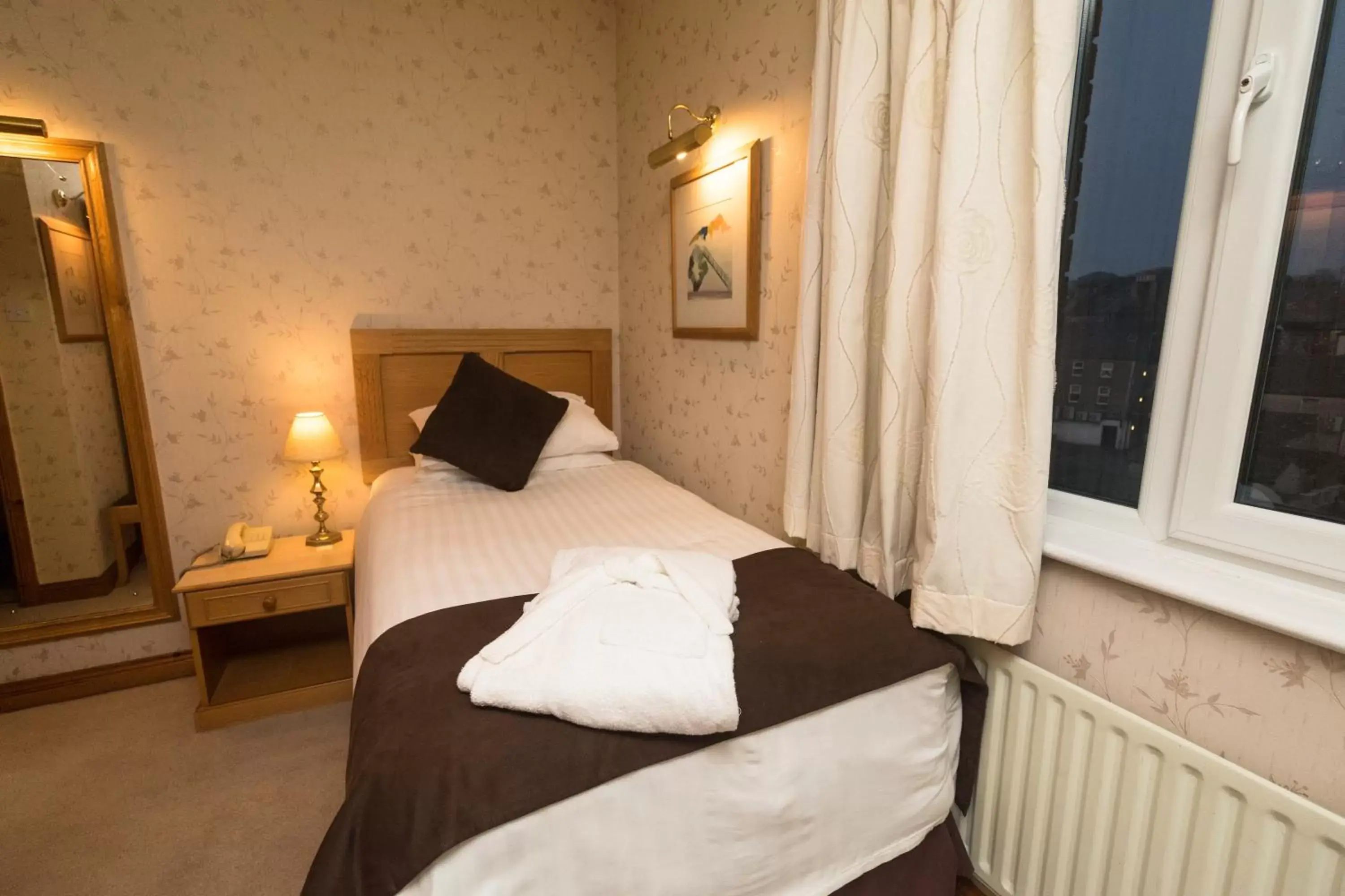 Bedroom, Bed in Washington Central Hotel and Sleepwell Inn