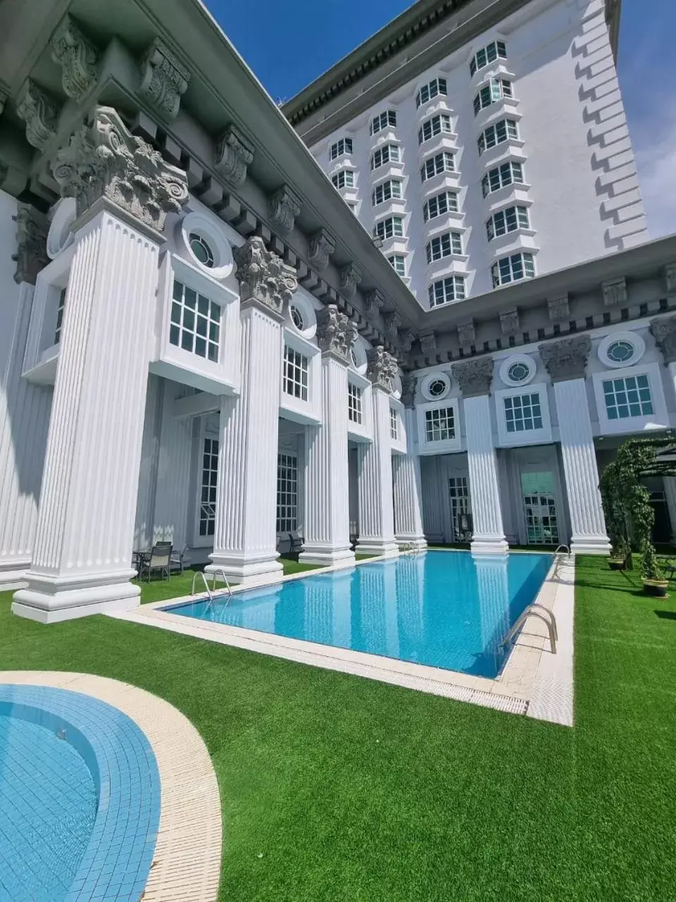 Swimming pool in Grand Swiss-Belhotel Melaka Swimming pool in Grand Swiss-Belhotel Melaka