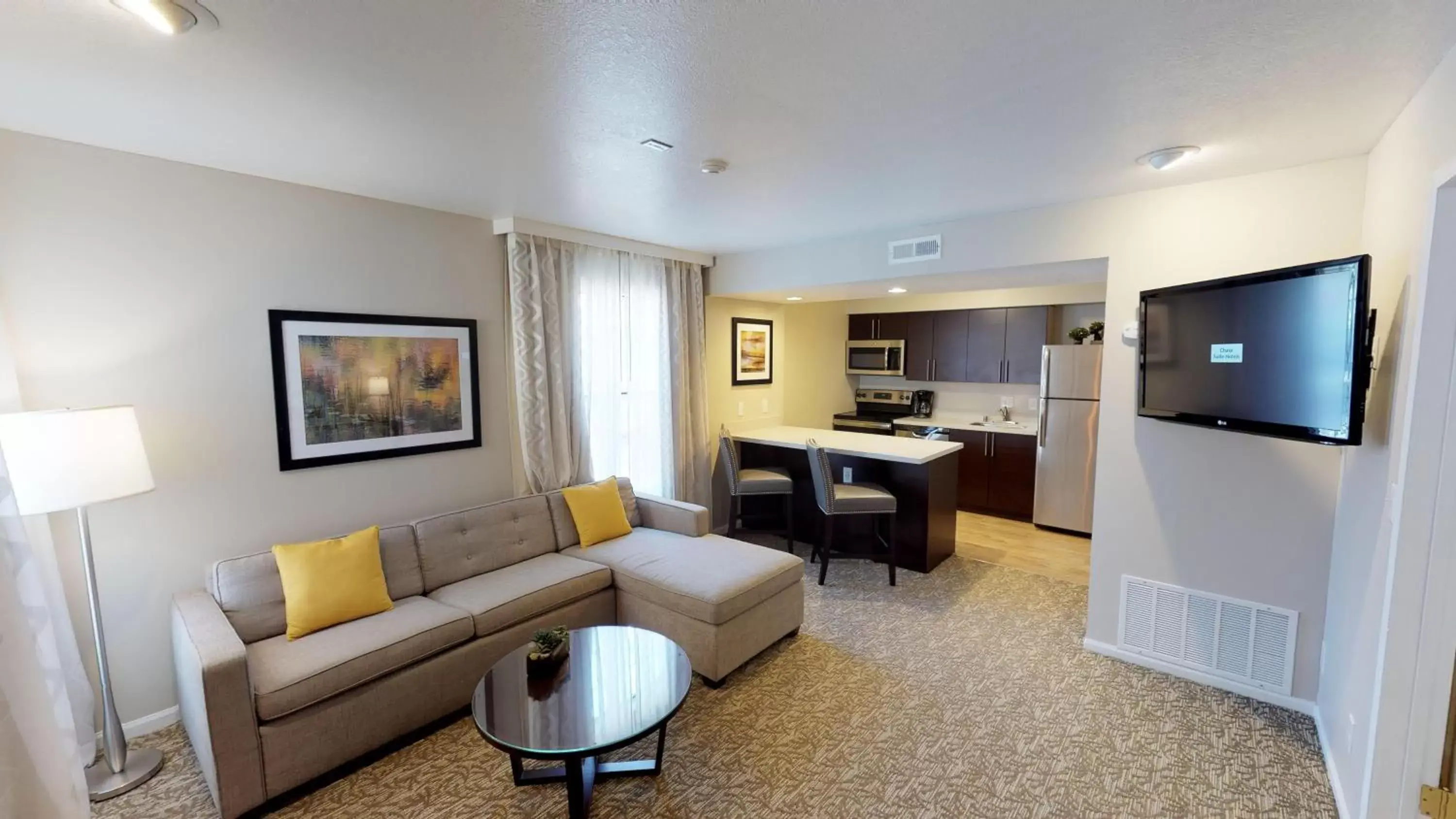 Living room, Seating Area in Chase Suite Hotel Newark Fremont