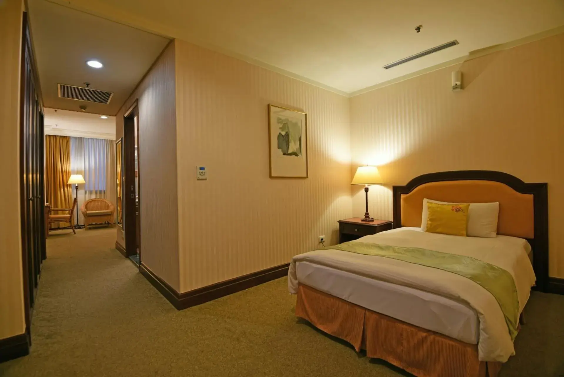 Comfort Triple Room in Wei-Yat Grand Hotel