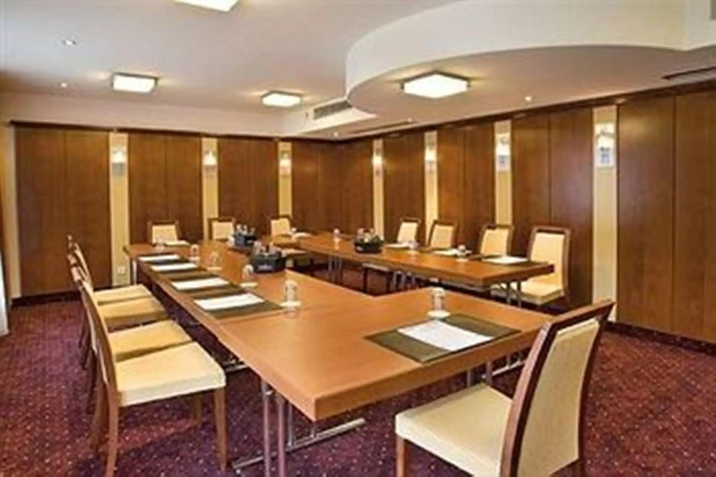 Meeting/conference room, Business Area/Conference Room in Erikson Hotel