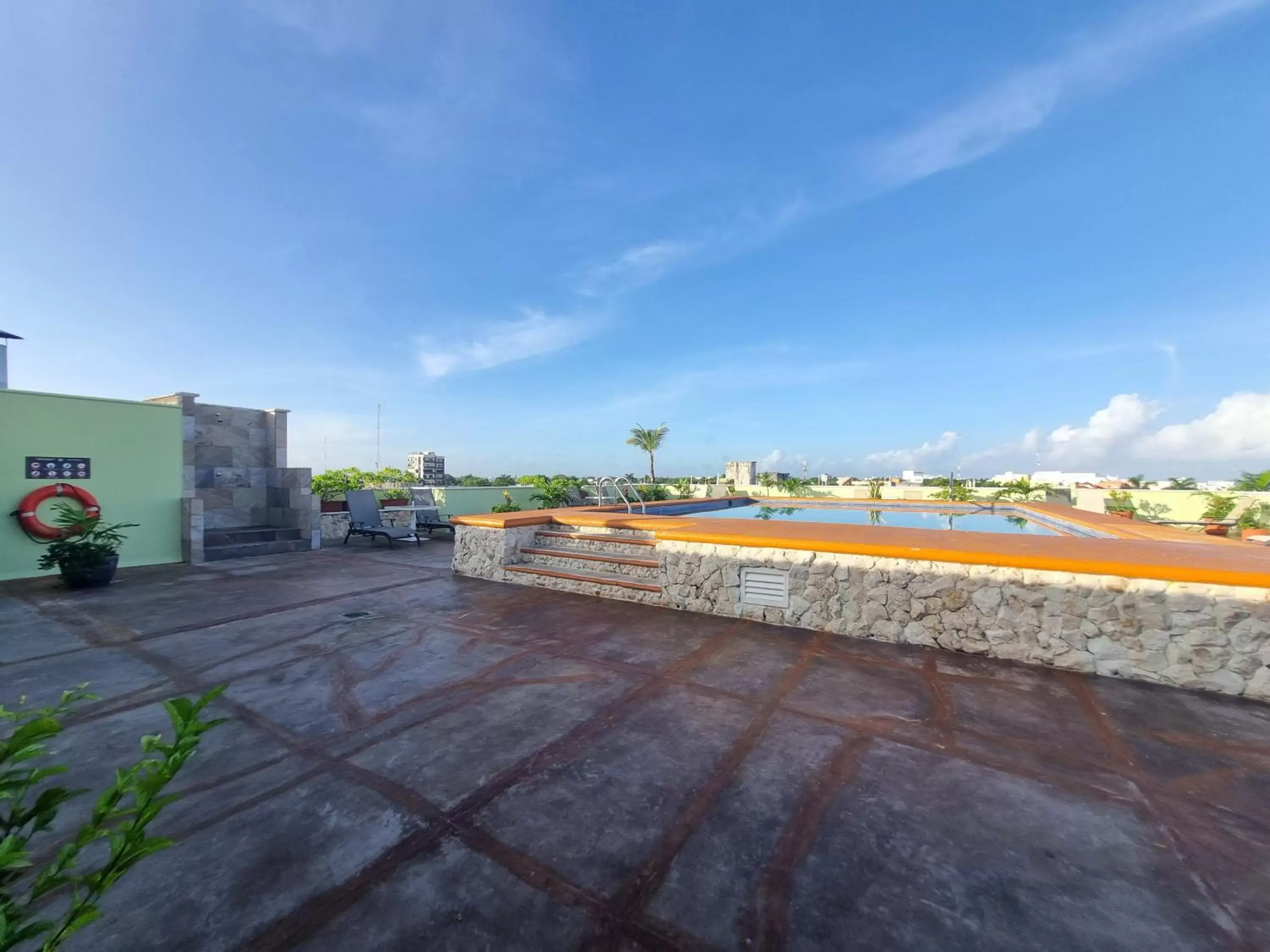 Swimming pool, Beach in Hotel Plaza Cozumel