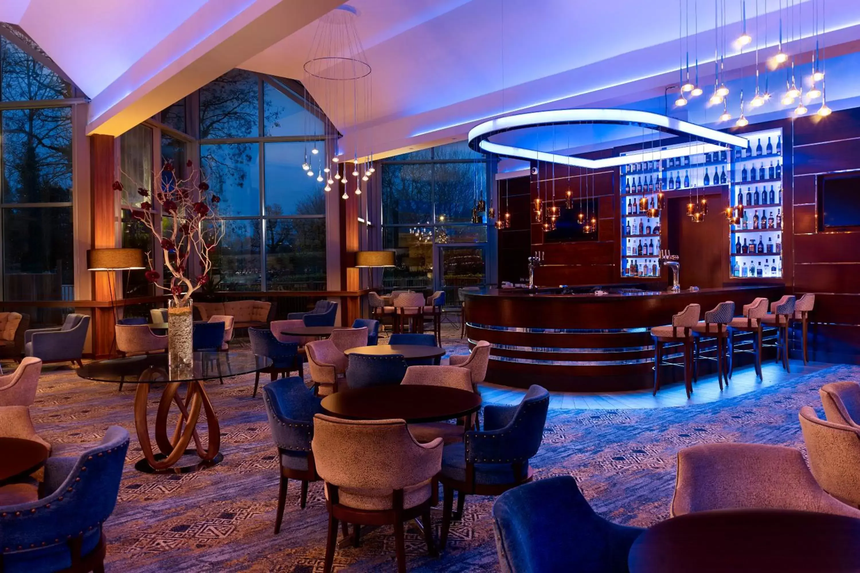 Lounge or bar, Lounge/Bar in Crowne Plaza London - Gatwick Airport, an IHG Hotel
