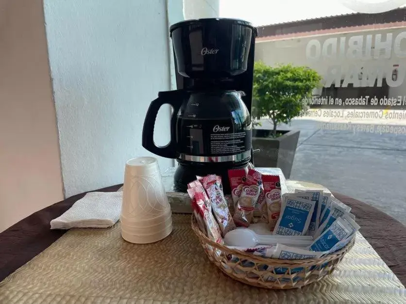 Coffee/tea facilities in Hotel Santo Domingo Express