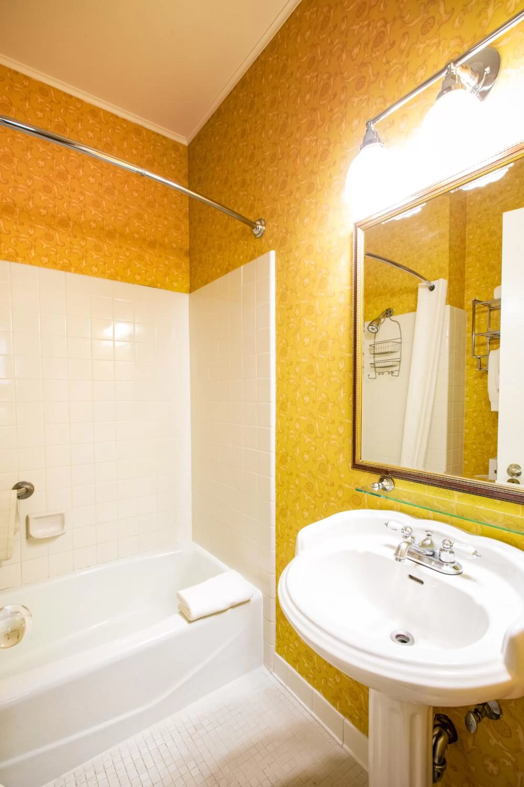 Shower in University Club of San Francisco