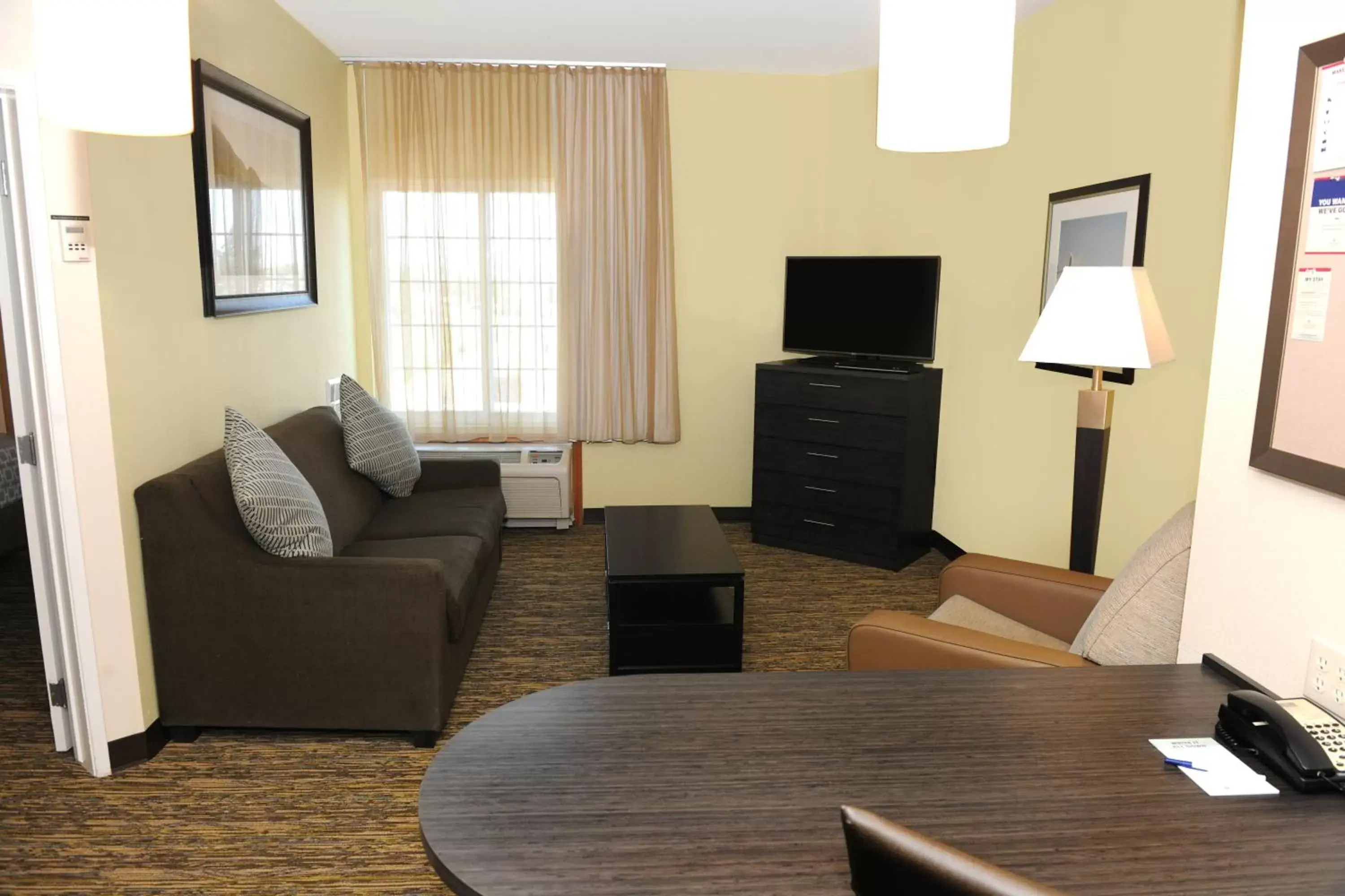 Photo of the whole room, TV/Entertainment Center in Candlewood Suites Santa Maria, an IHG Hotel
