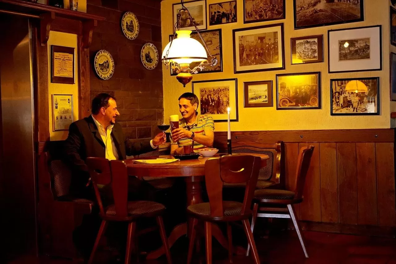 Lounge or bar in Rheinhotel Vier Jahreszeiten Bad Breisig