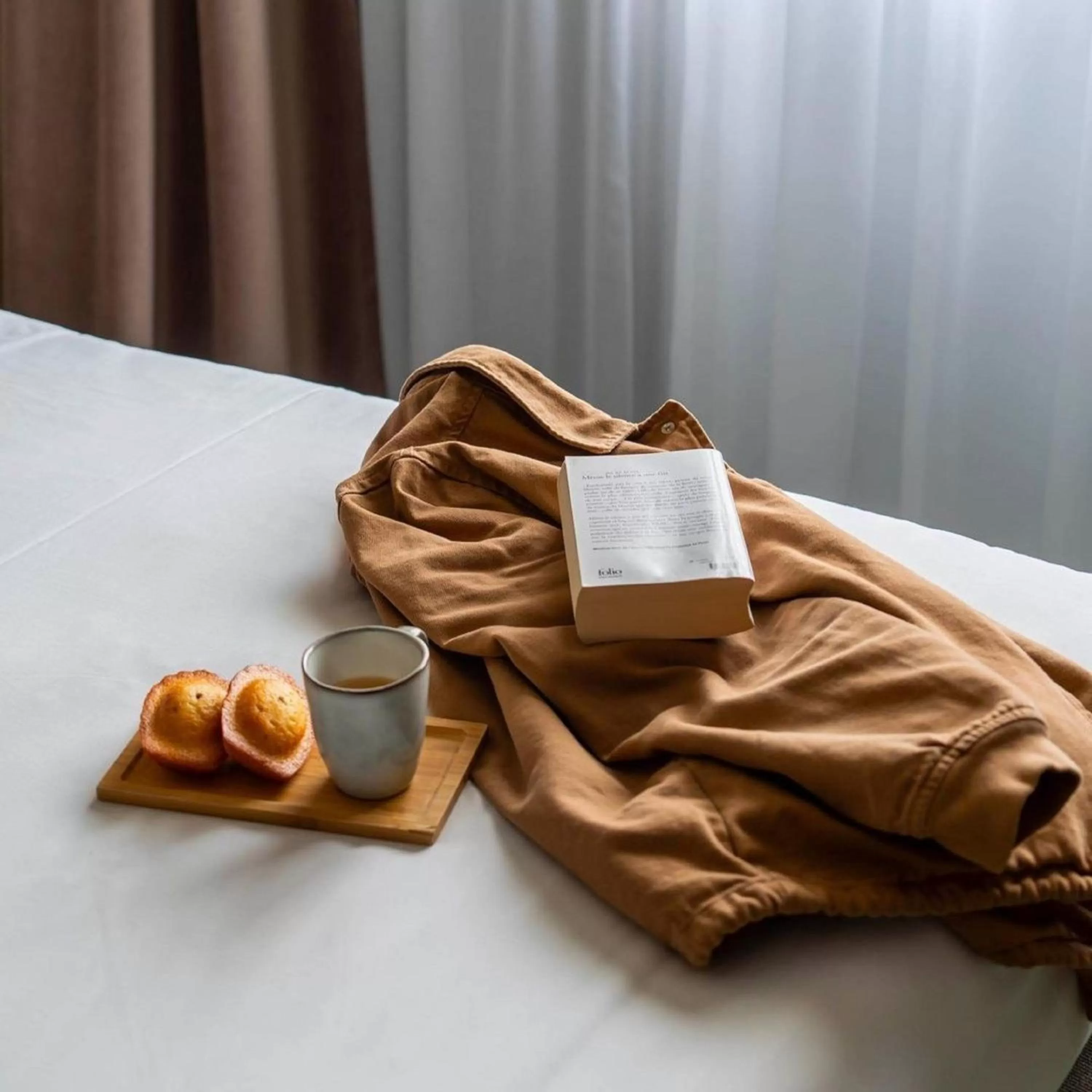 Bed in Novotel Orléans Chemins De Sologne Demeures De Campagne