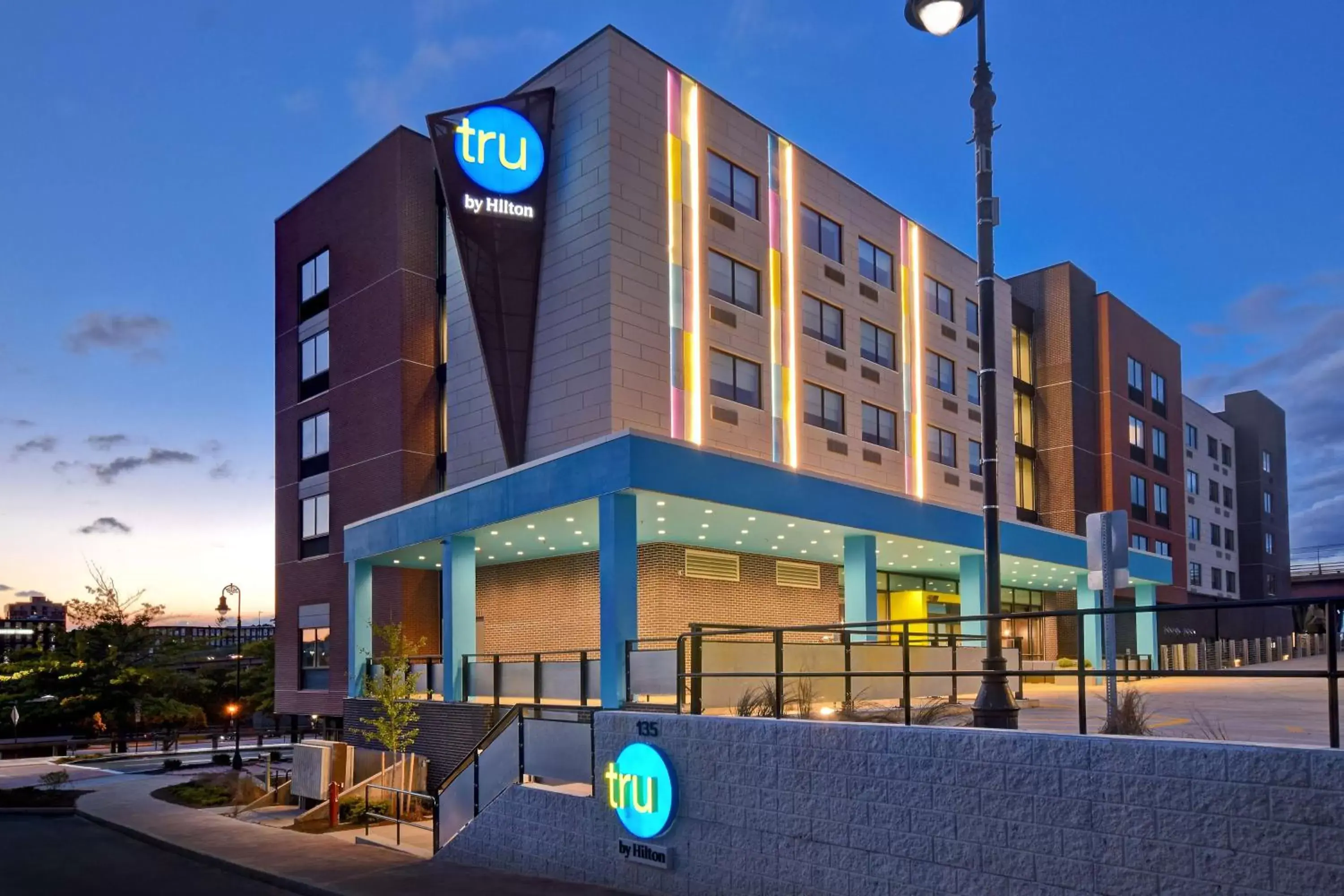 Property building in Tru By Hilton Manchester Downtown Property building in Tru By Hilton Manchester Downtown