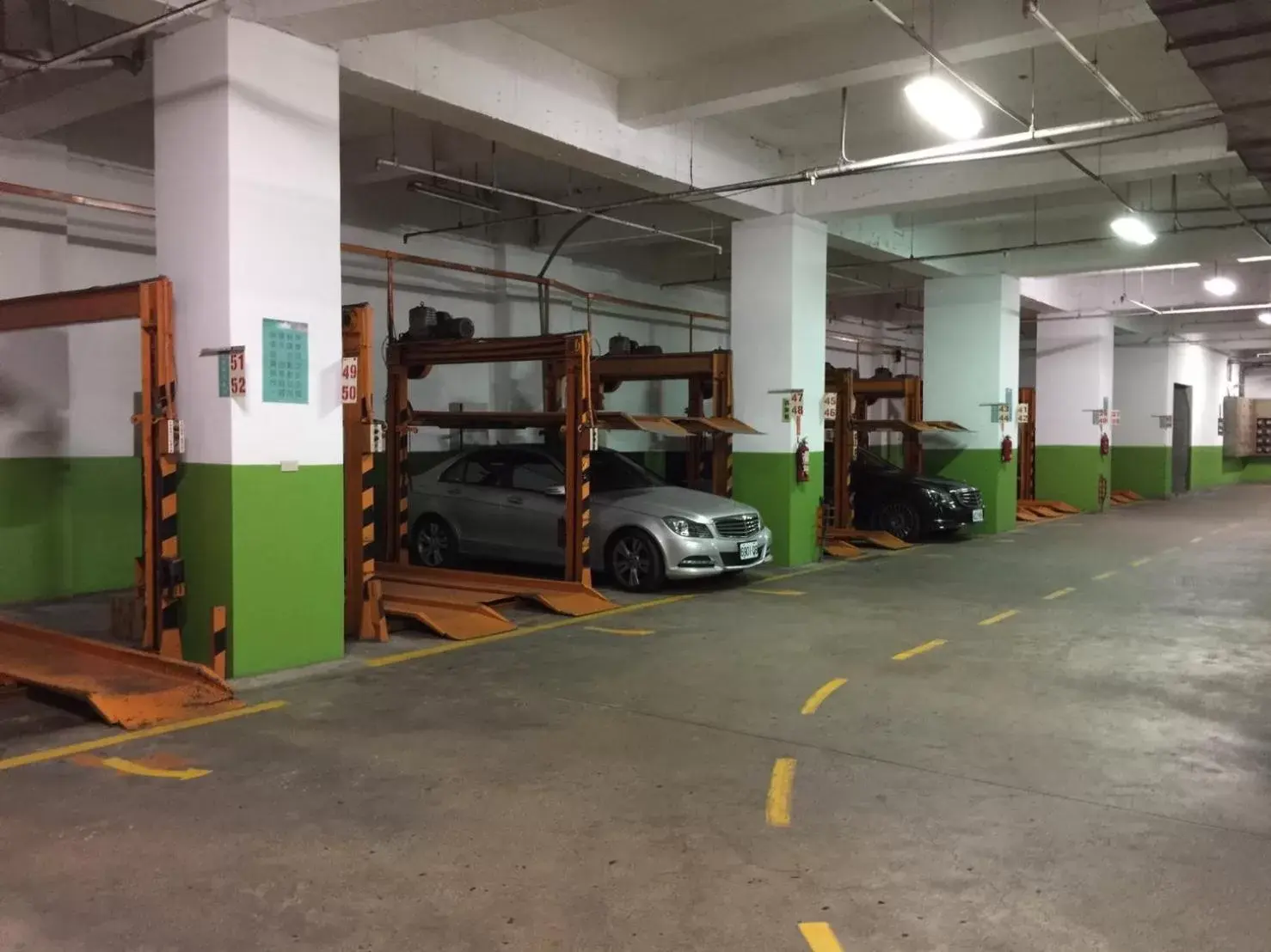 Parking in Dynasty Hotel