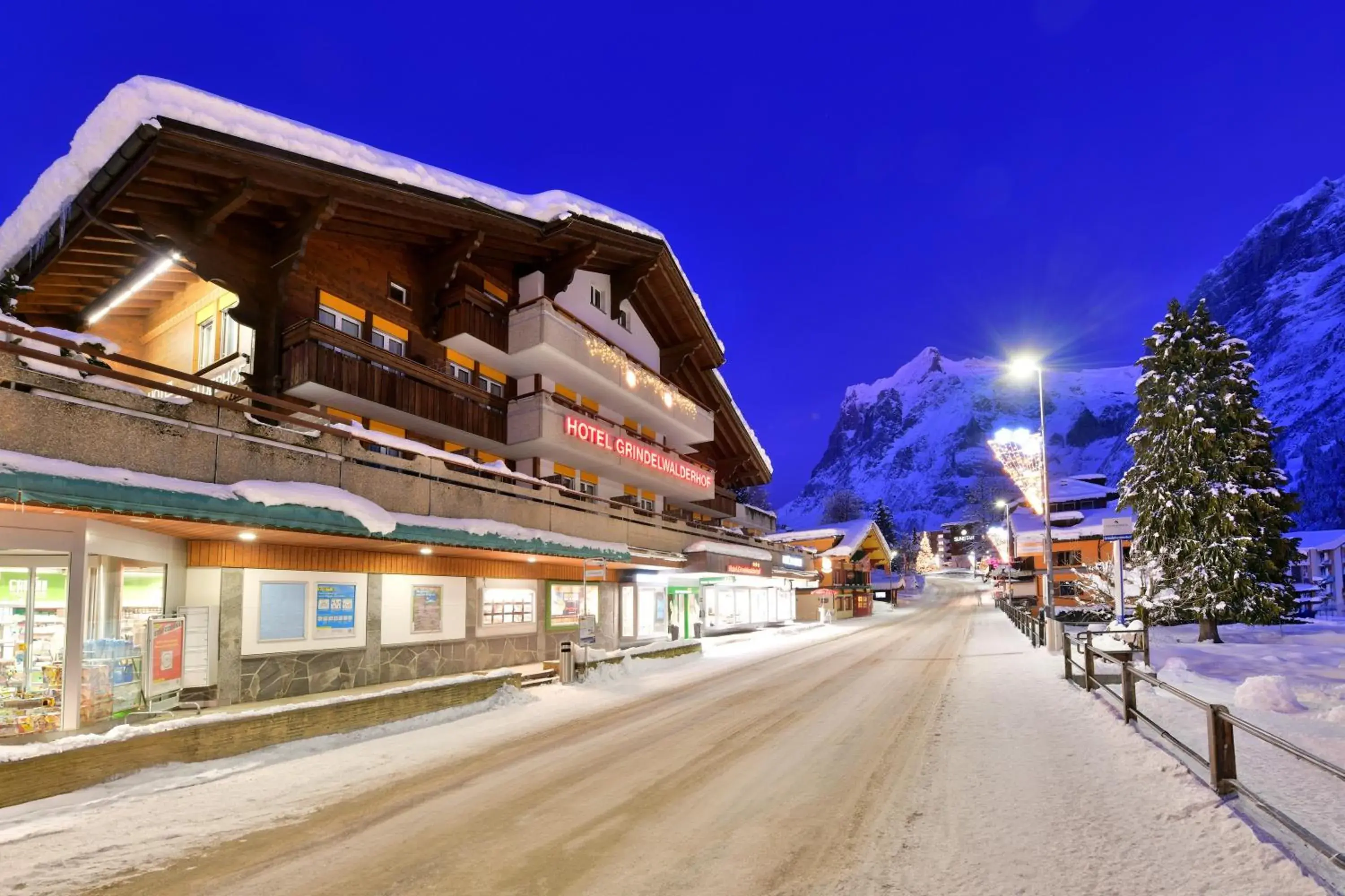 Property building, Winter in Hotel Grindelwalderhof