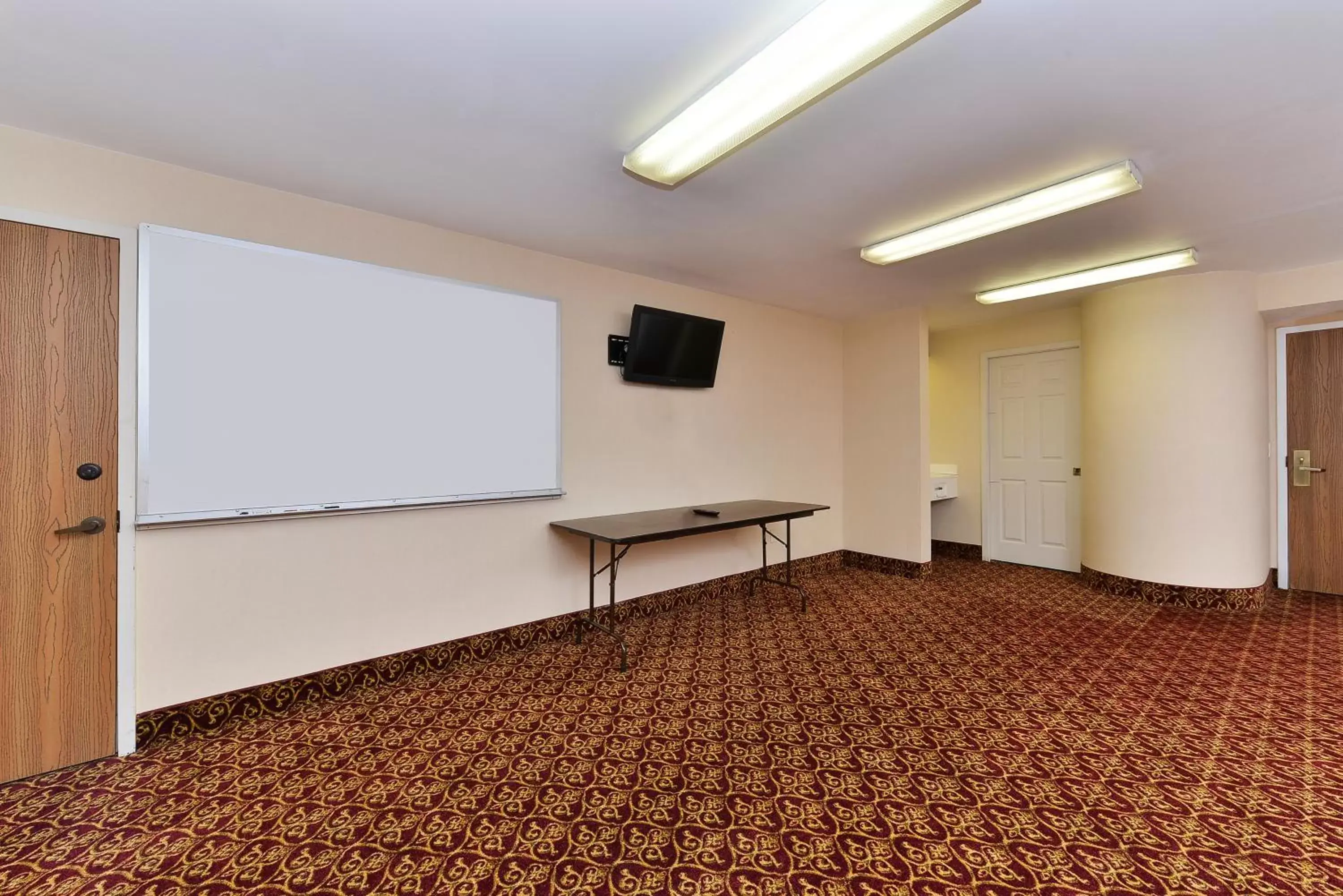 Business facilities, TV/Entertainment Center in America's Best Value Inn & Suites, Atlanta - Morrow