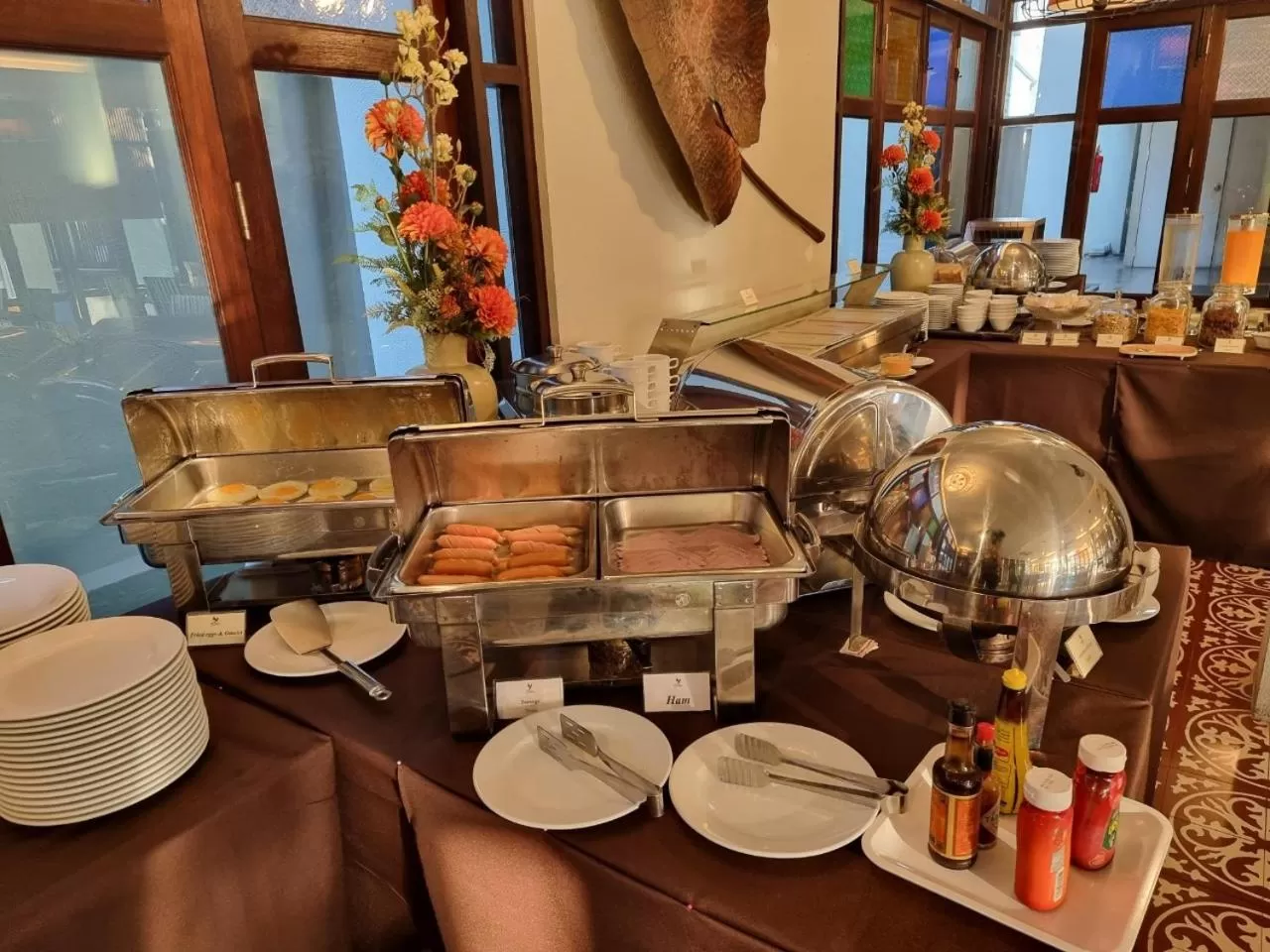 Buffet breakfast in De Lanna Hotel