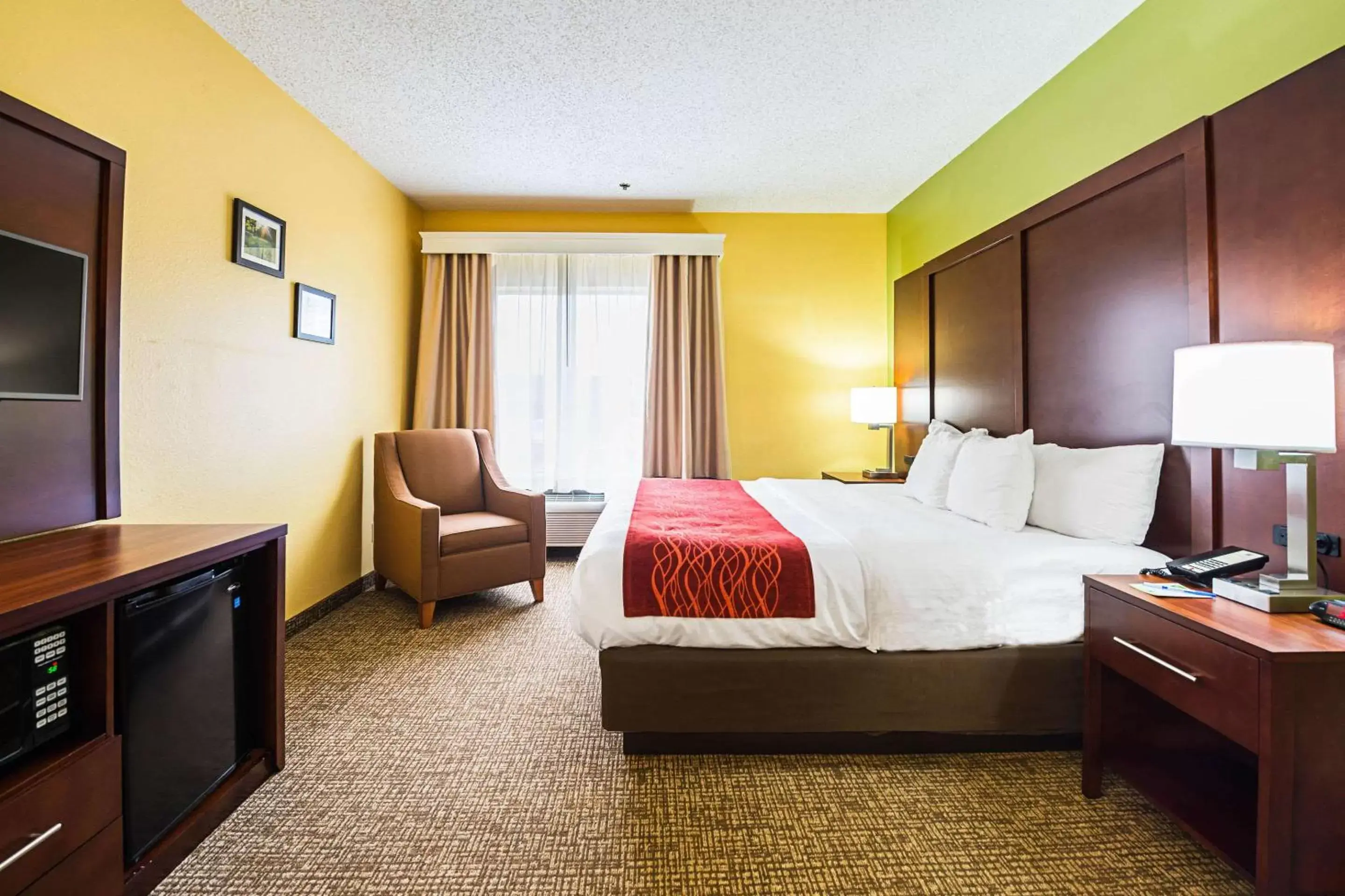 Photo of the whole room, Bed in Comfort Inn & Suites Dayton