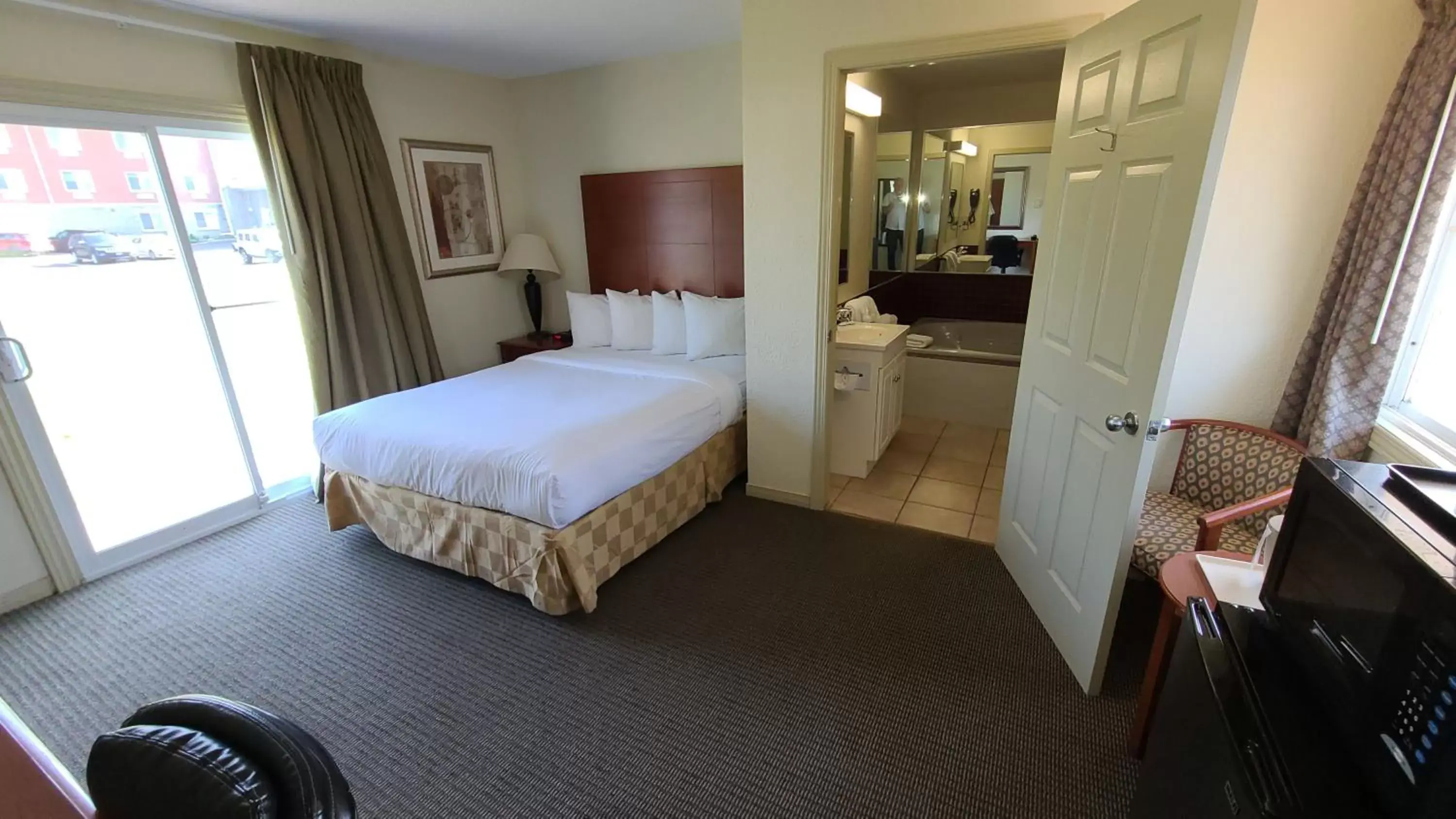 Bed in Travelodge by Wyndham Gananoque