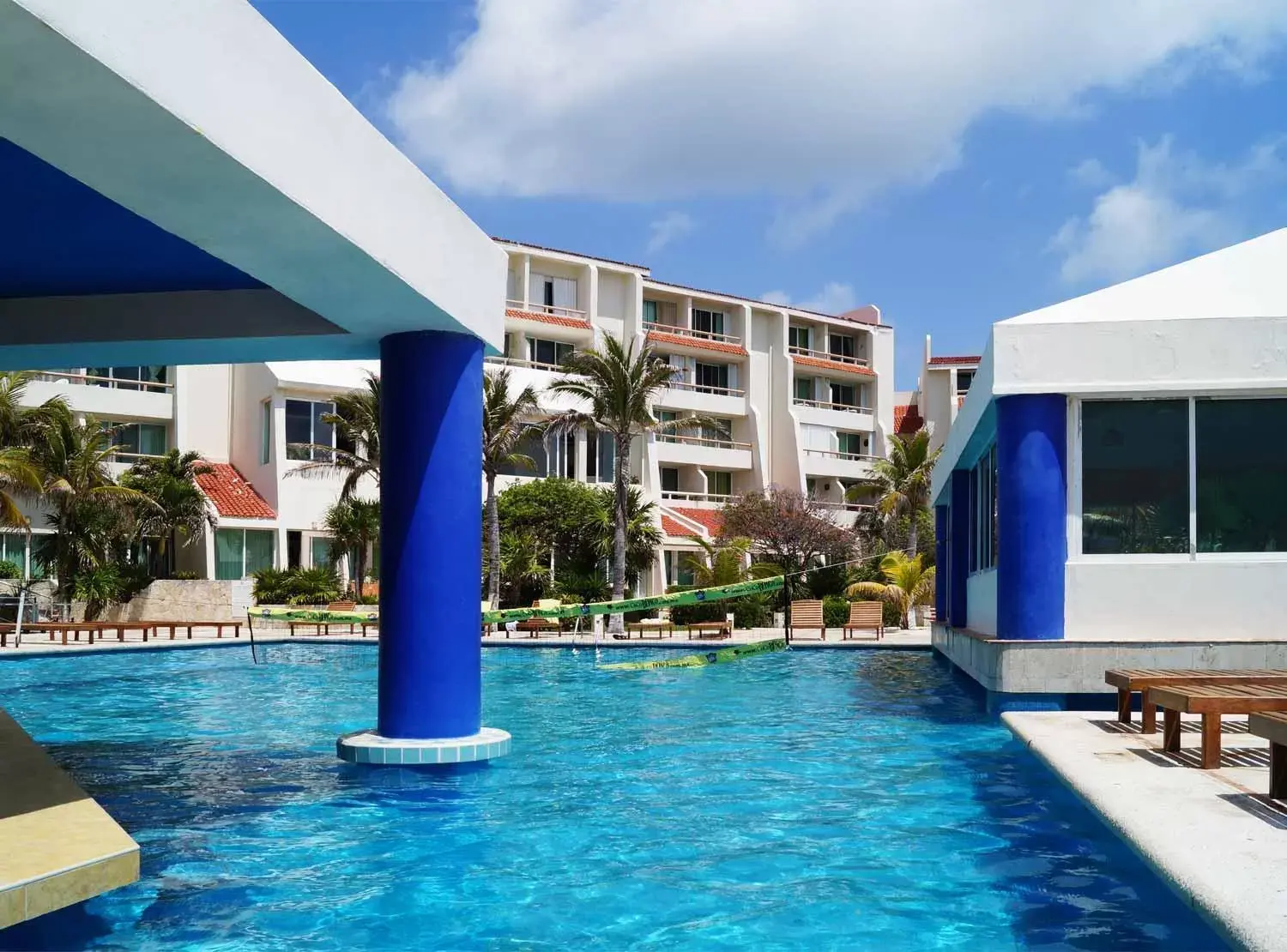 Swimming Pool in Apartment Ocean Front Cancun