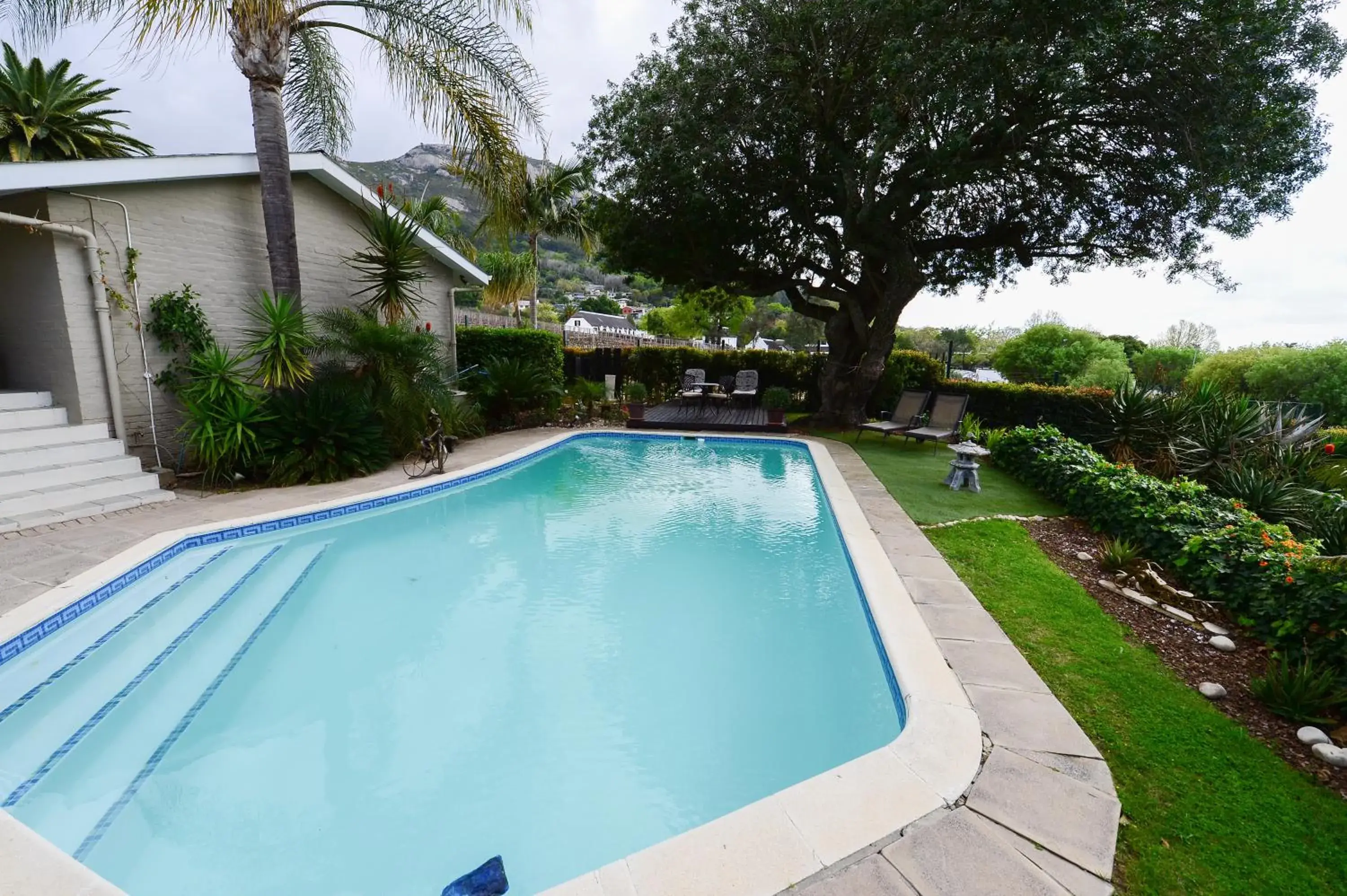 Property building, Swimming Pool in De Wingerd Wijnland Lodge