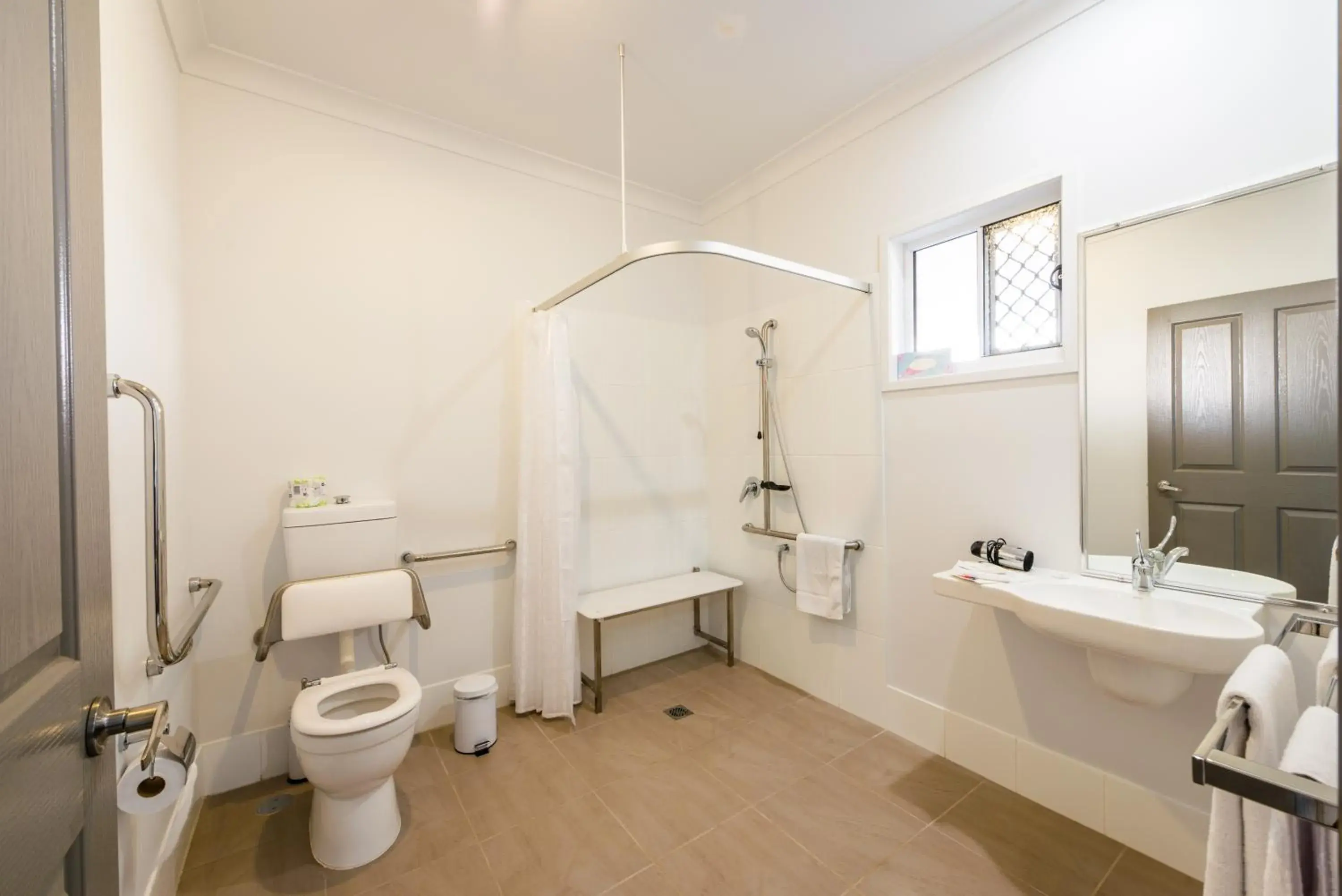 Standard Studio - Disability Access in Athena Motel Apartments Standard Studio - Disability Access in Athena Motel Apartments