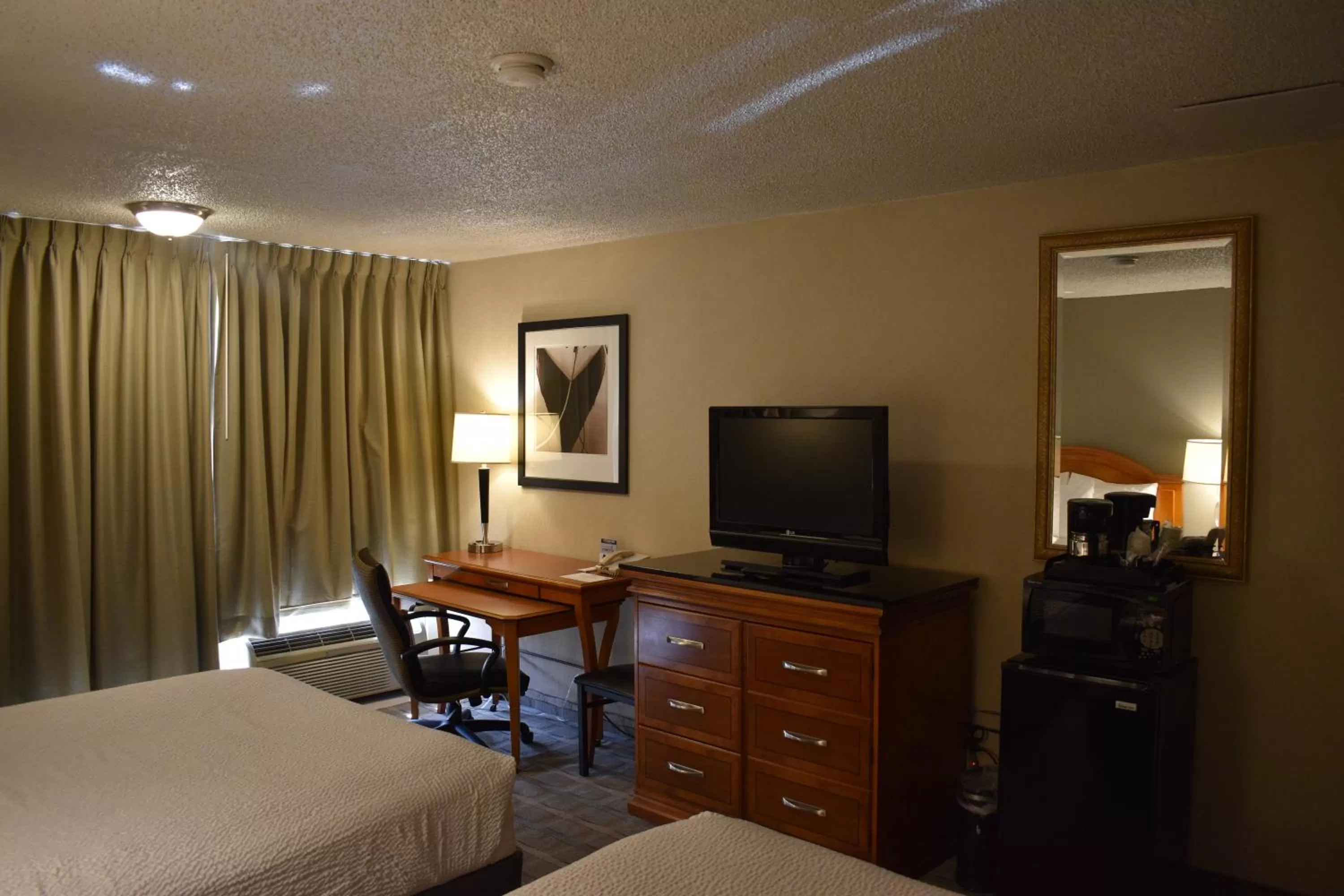 TV and multimedia, Bed in Inn at the Convention Center