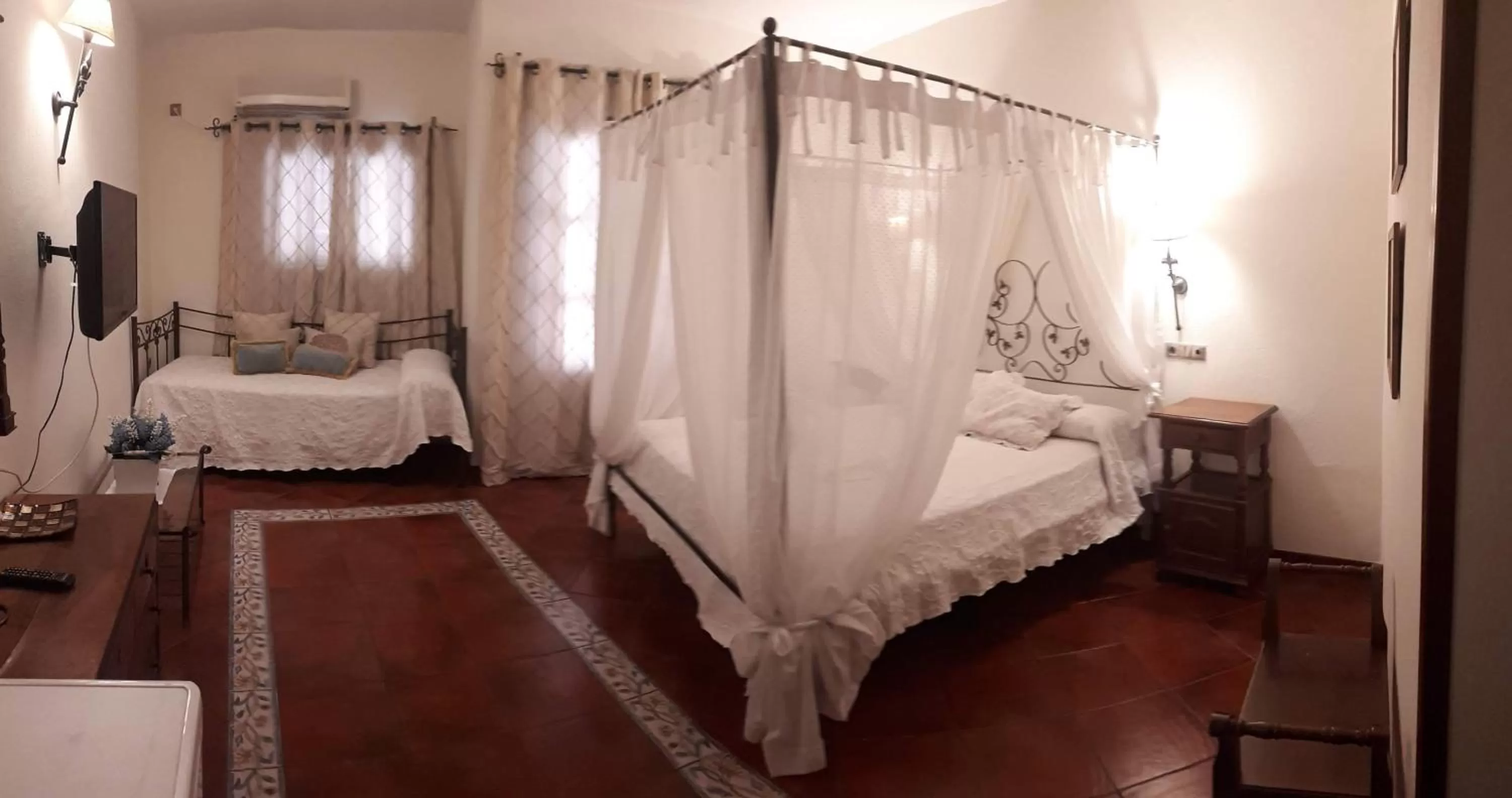 Photo of the whole room, Bed in Escua