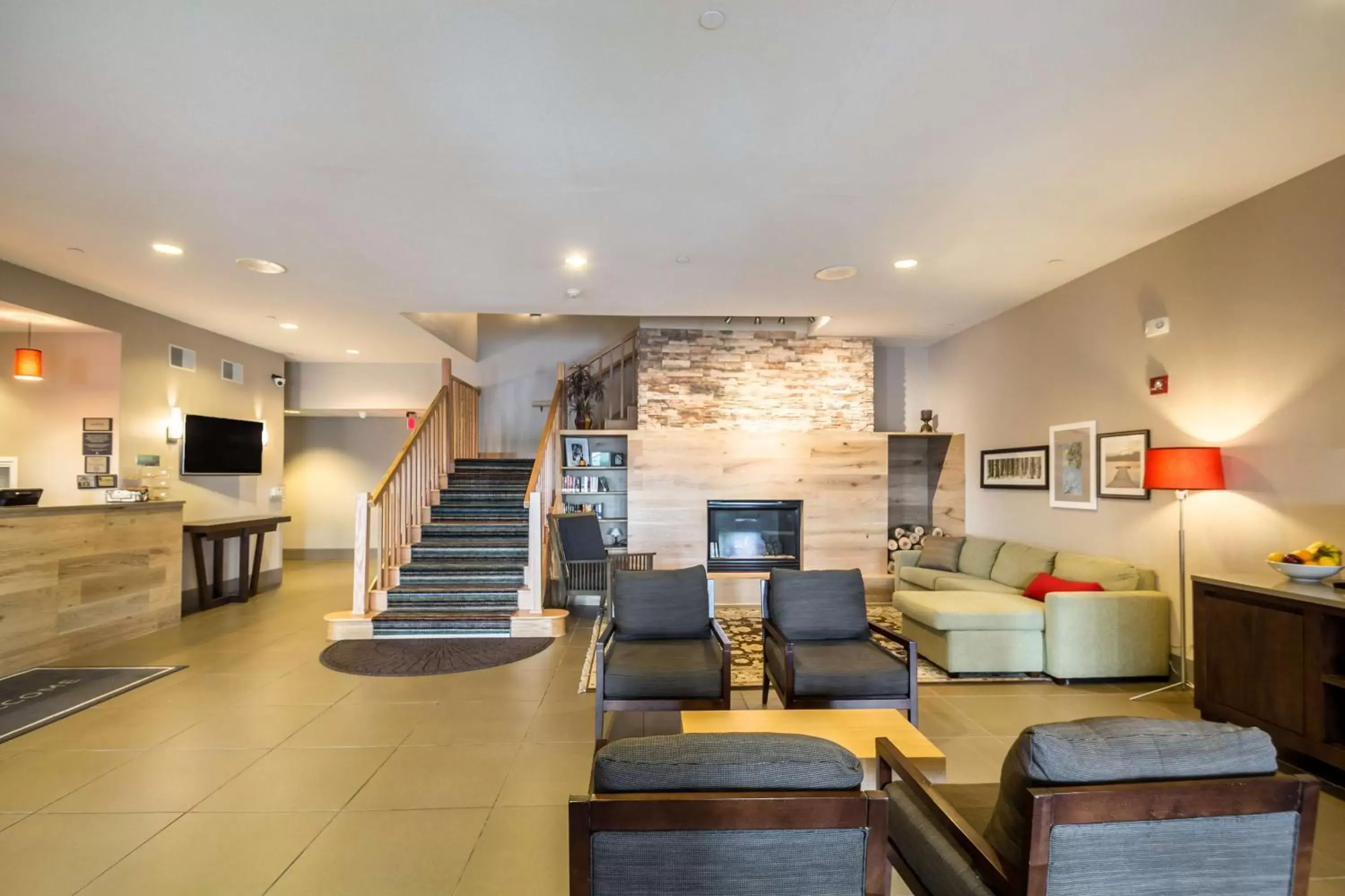 Lobby or reception, Seating Area in Country Inn & Suites by Radisson, Fond du Lac, WI