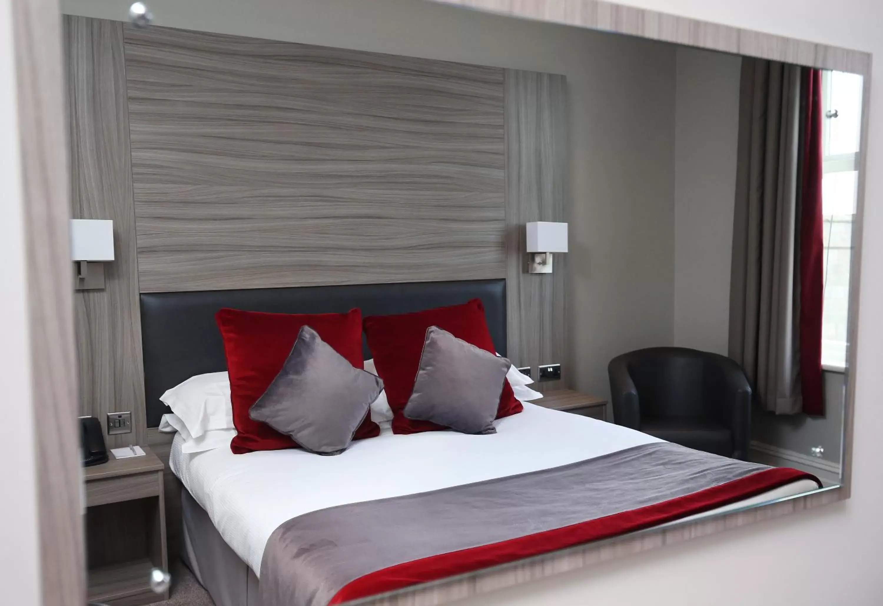 Bedroom, Bed in Leasowe Castle Hotel