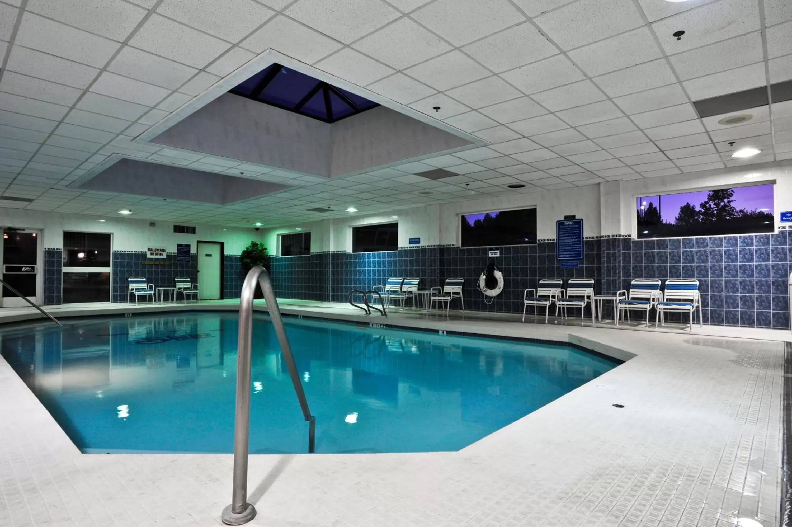 Swimming Pool in Shilo Inn Suites Klamath Falls