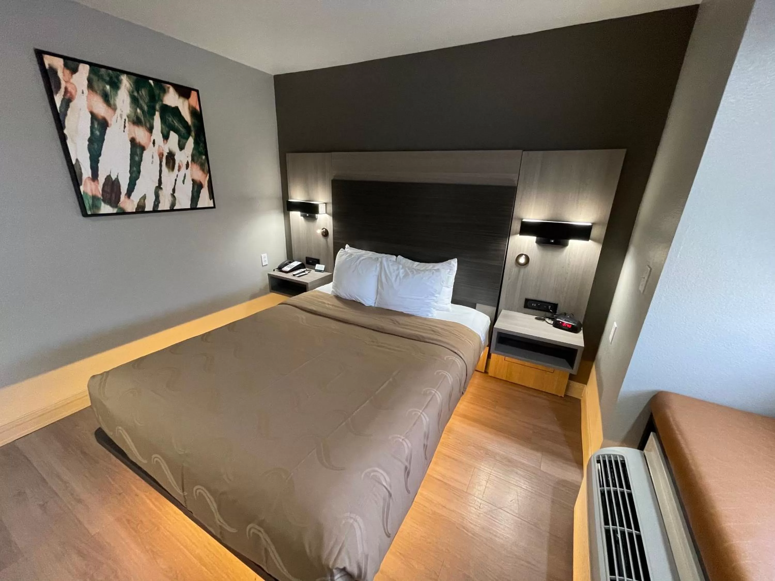 Photo of the whole room, Bed in Quality Inn & Suites North Mesquite I-30