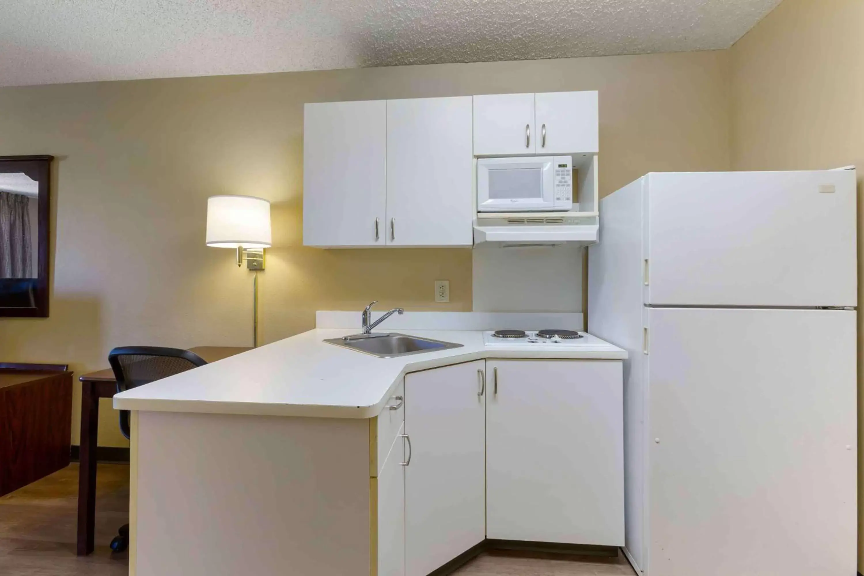 Bedroom, Kitchen/Kitchenette in Extended Stay America Suites - Phoenix - Scottsdale - North