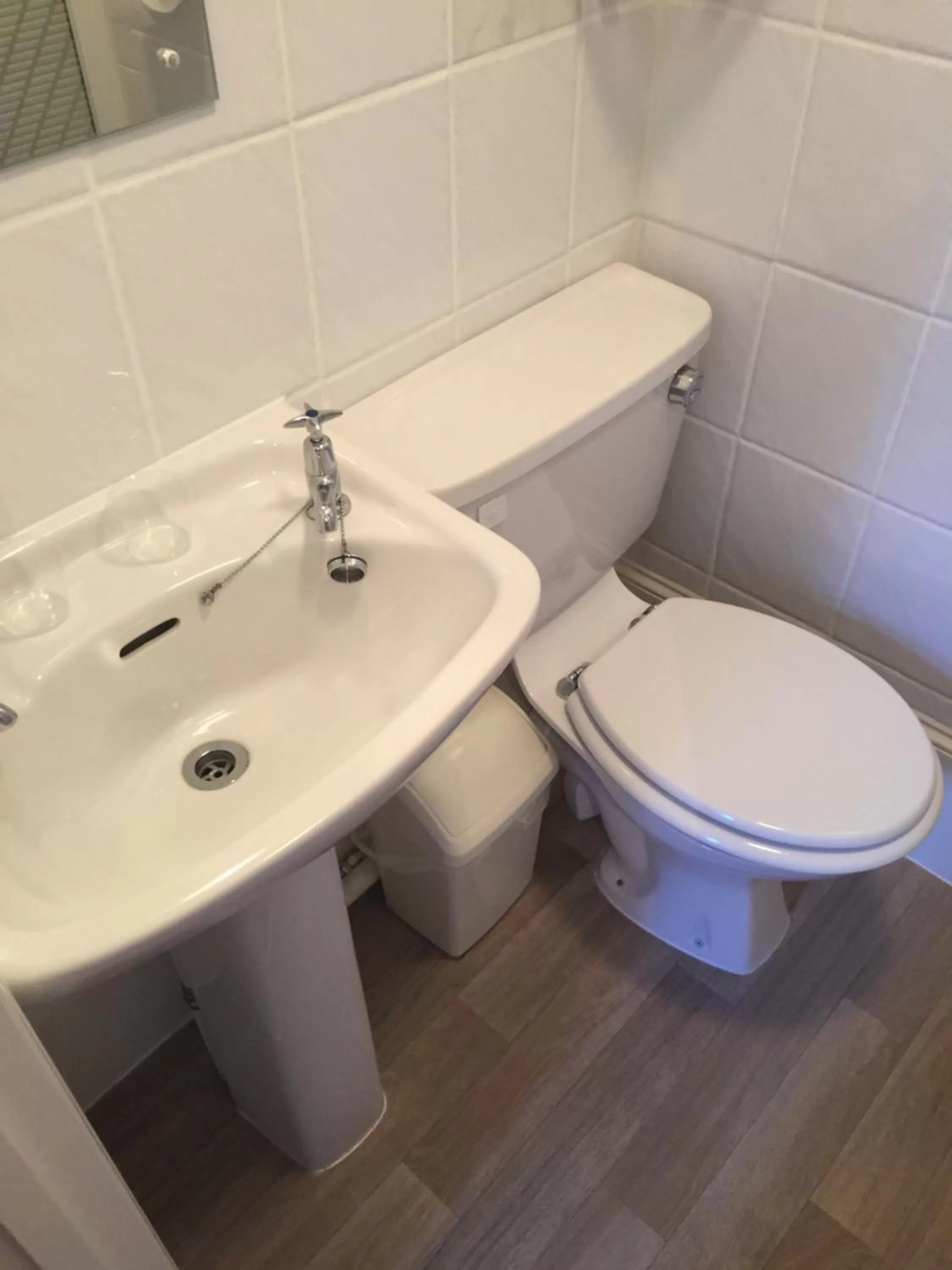 Bathroom in Inglewood Guest House