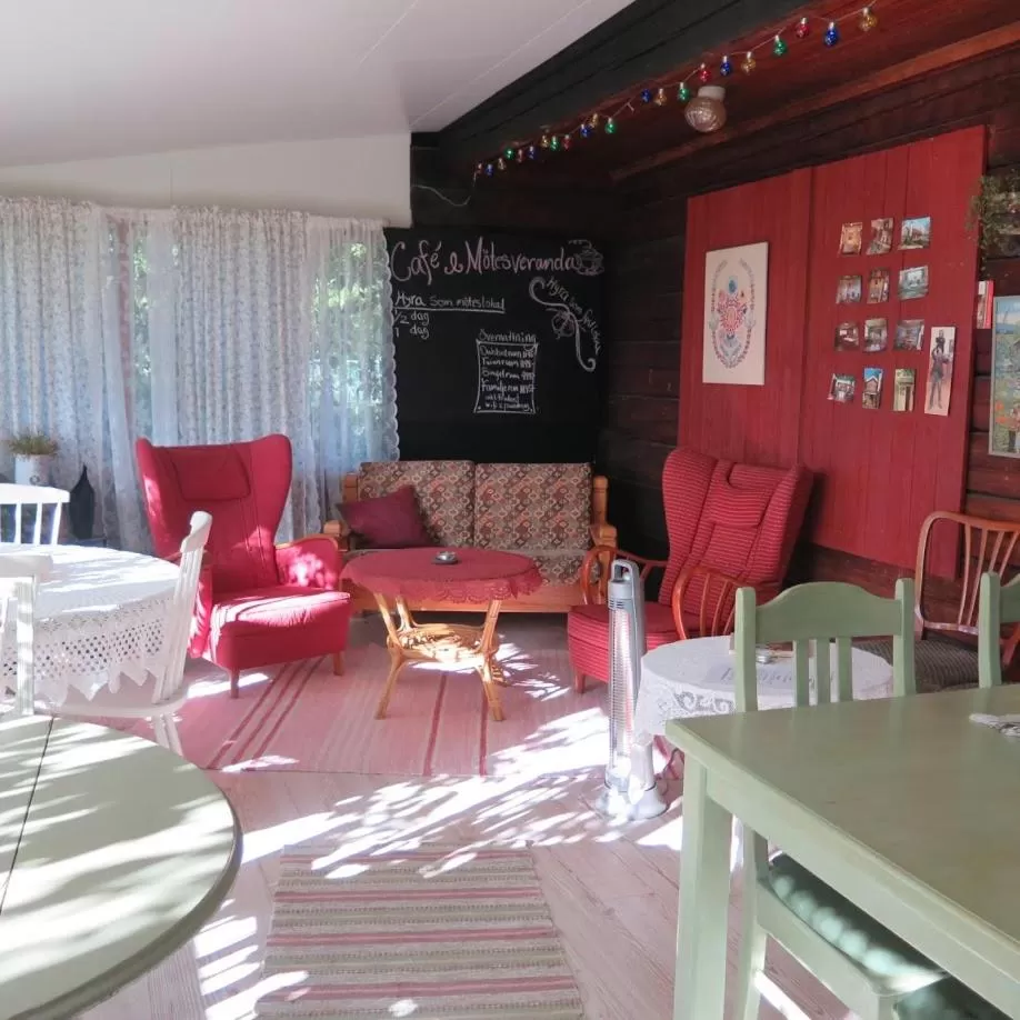 Seating area in Woodstock B & B Studios