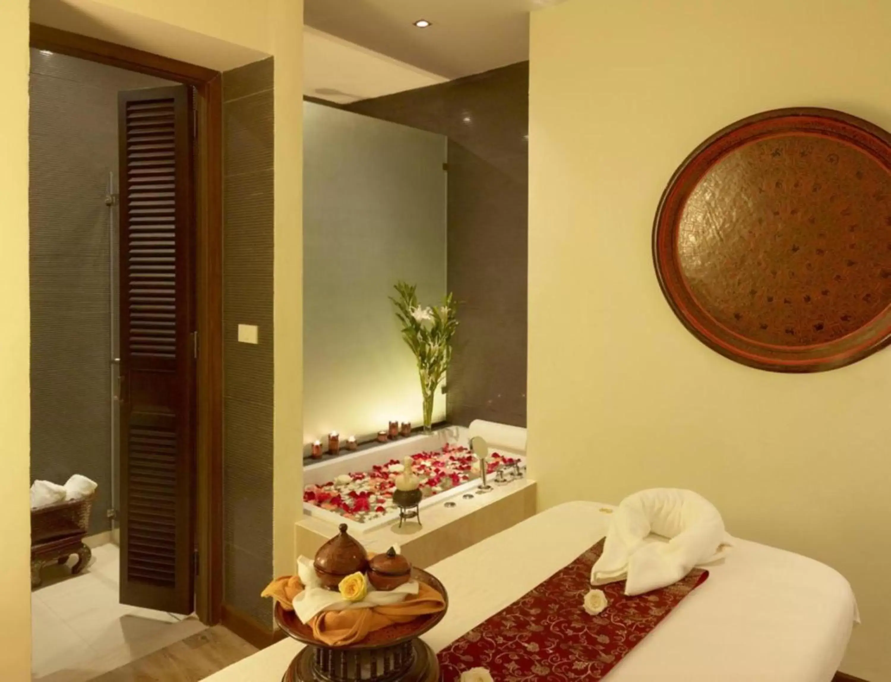Spa and wellness centre/facilities in Chatrium Hotel Royal Lake Yangon