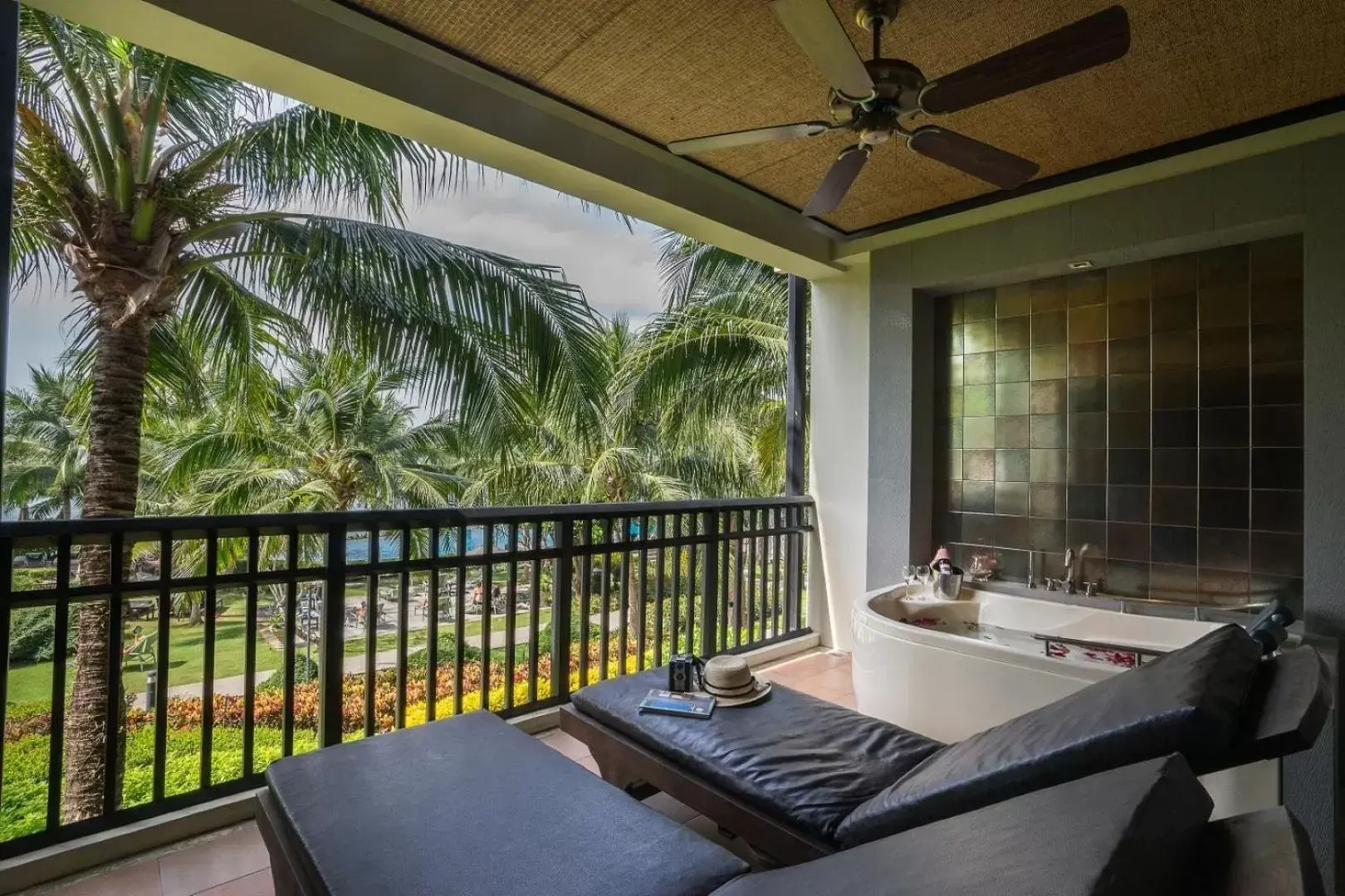 Balcony/Terrace in KC Grande Resort & Spa - SHA Extra Plus