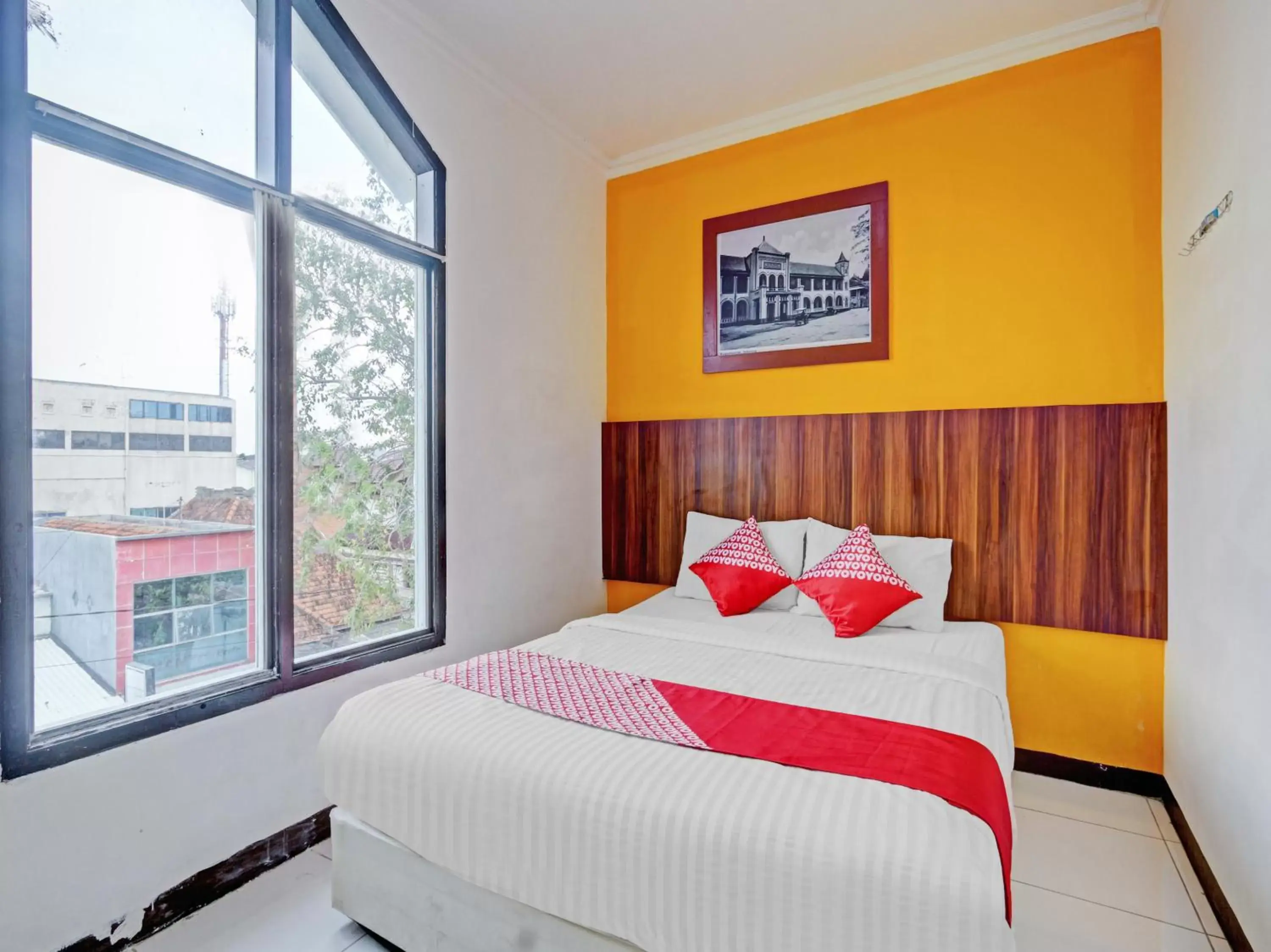 Bedroom, Bed in SUPER OYO 90426 Near Mall Ciputra 2