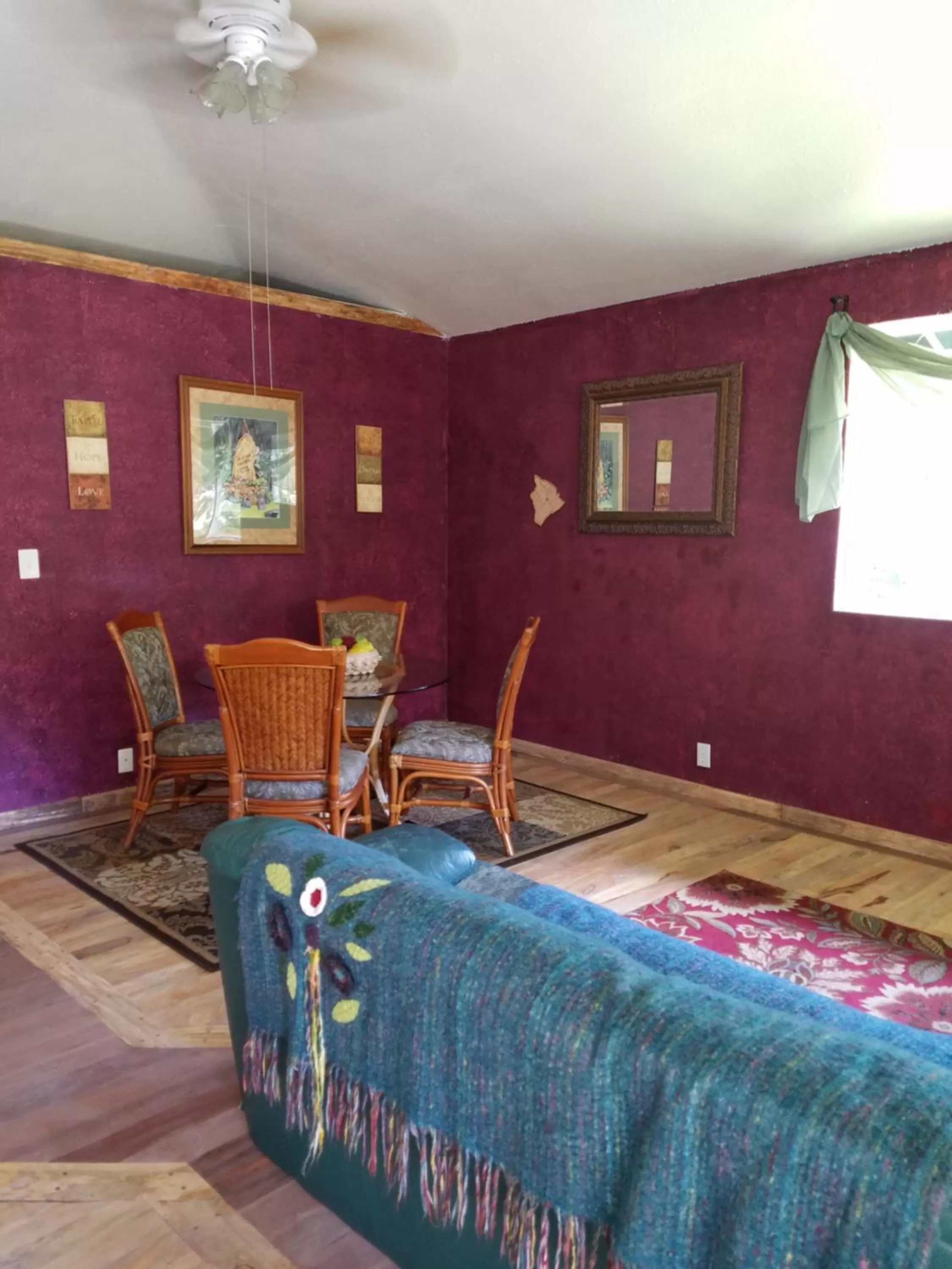 Living room in Aloha Crater Lodge