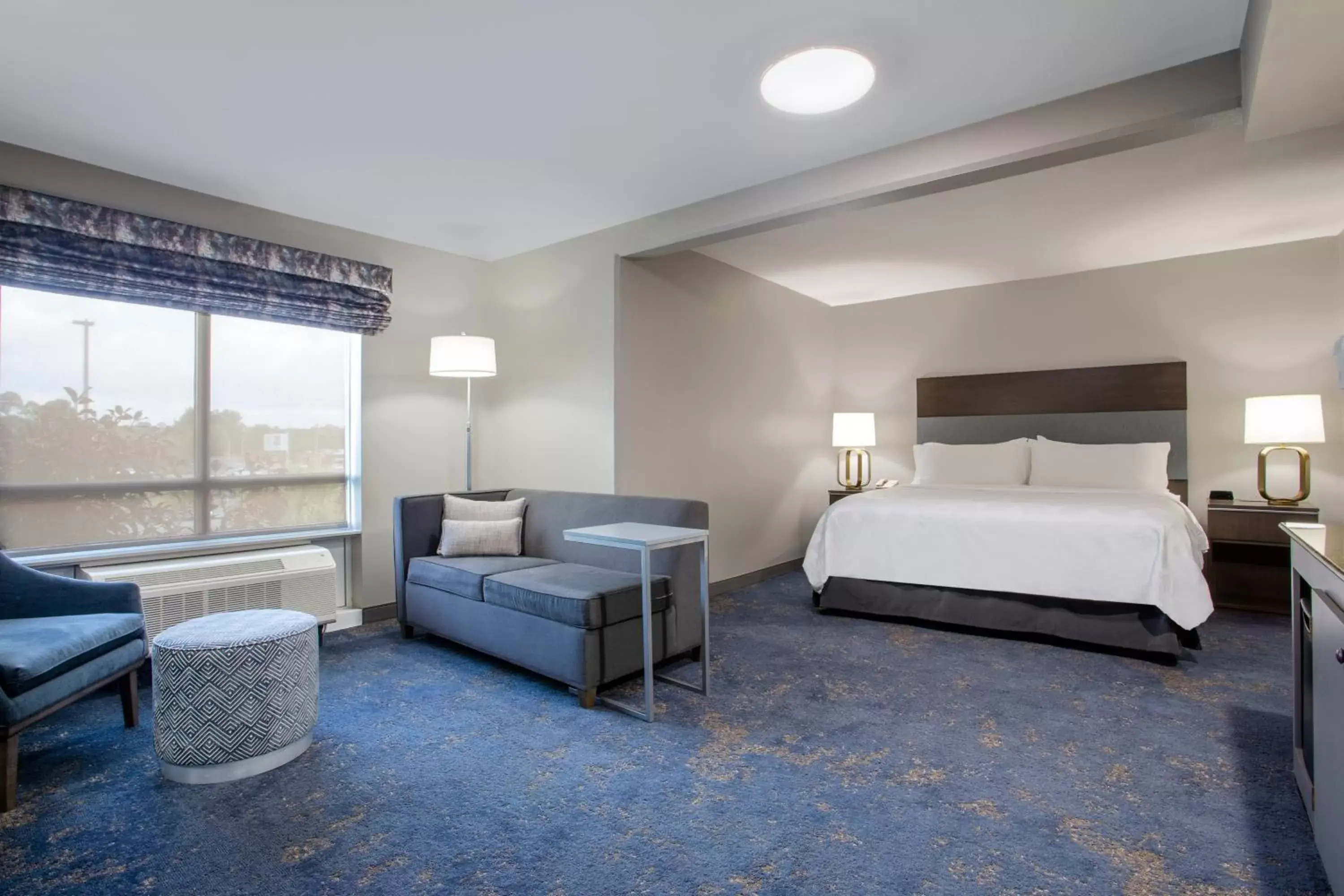 Bedroom in Holiday Inn Valdosta Conference Center, an IHG Hotel