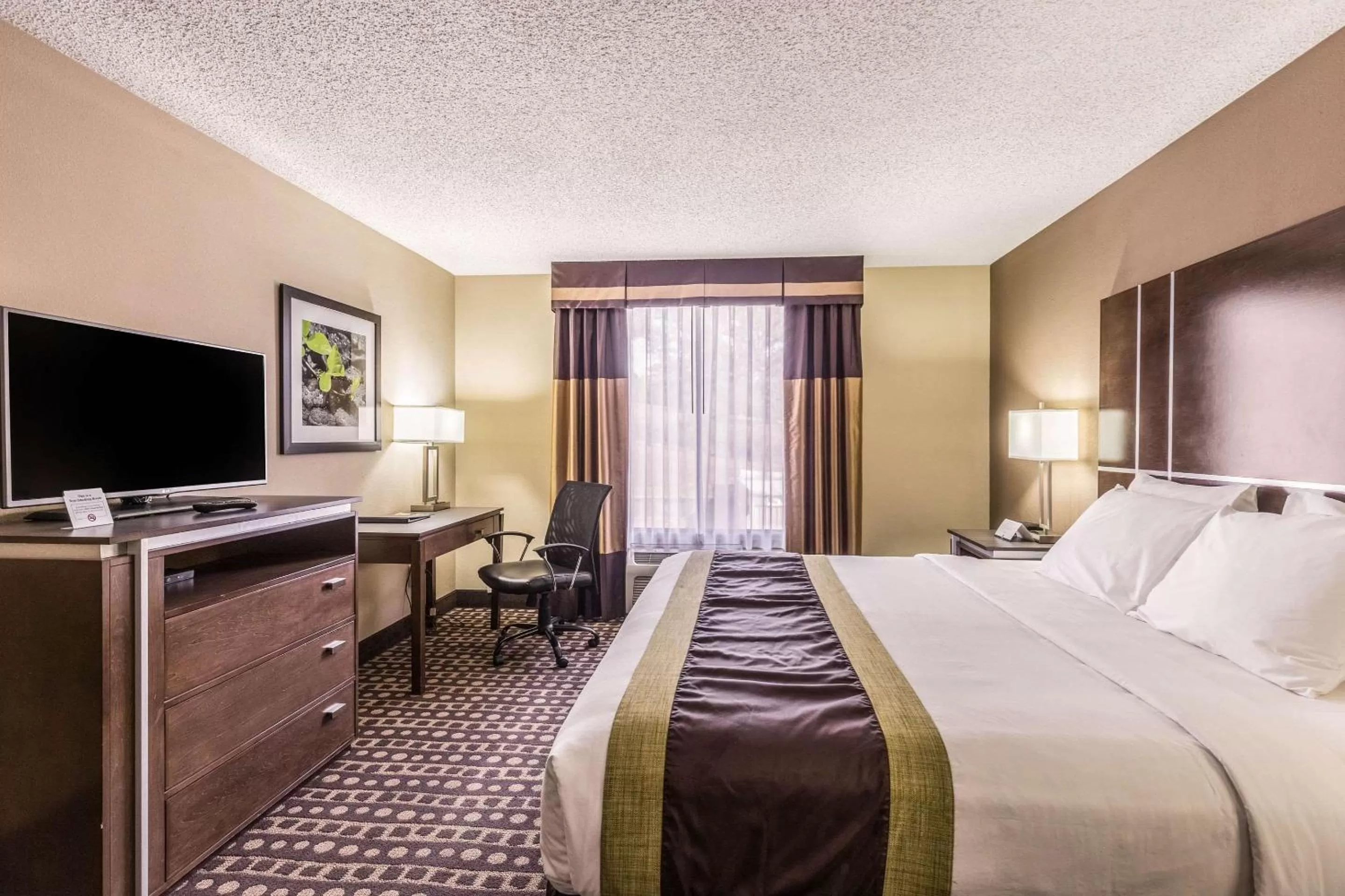 Photo of the whole room, Bed in Quality Inn West Plains