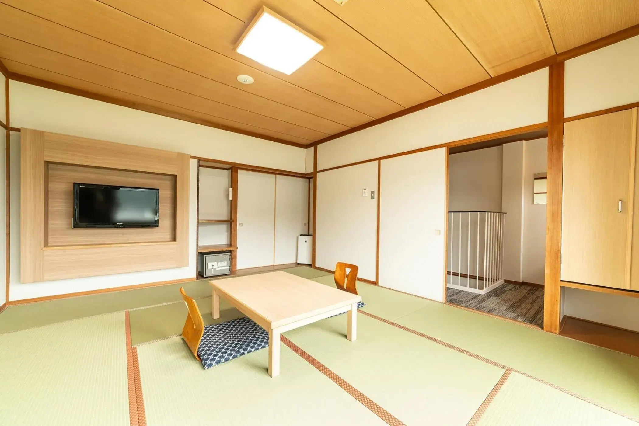 Photo of the whole room, Seating Area in Ooedo Onsen Monogatari Kinosaki