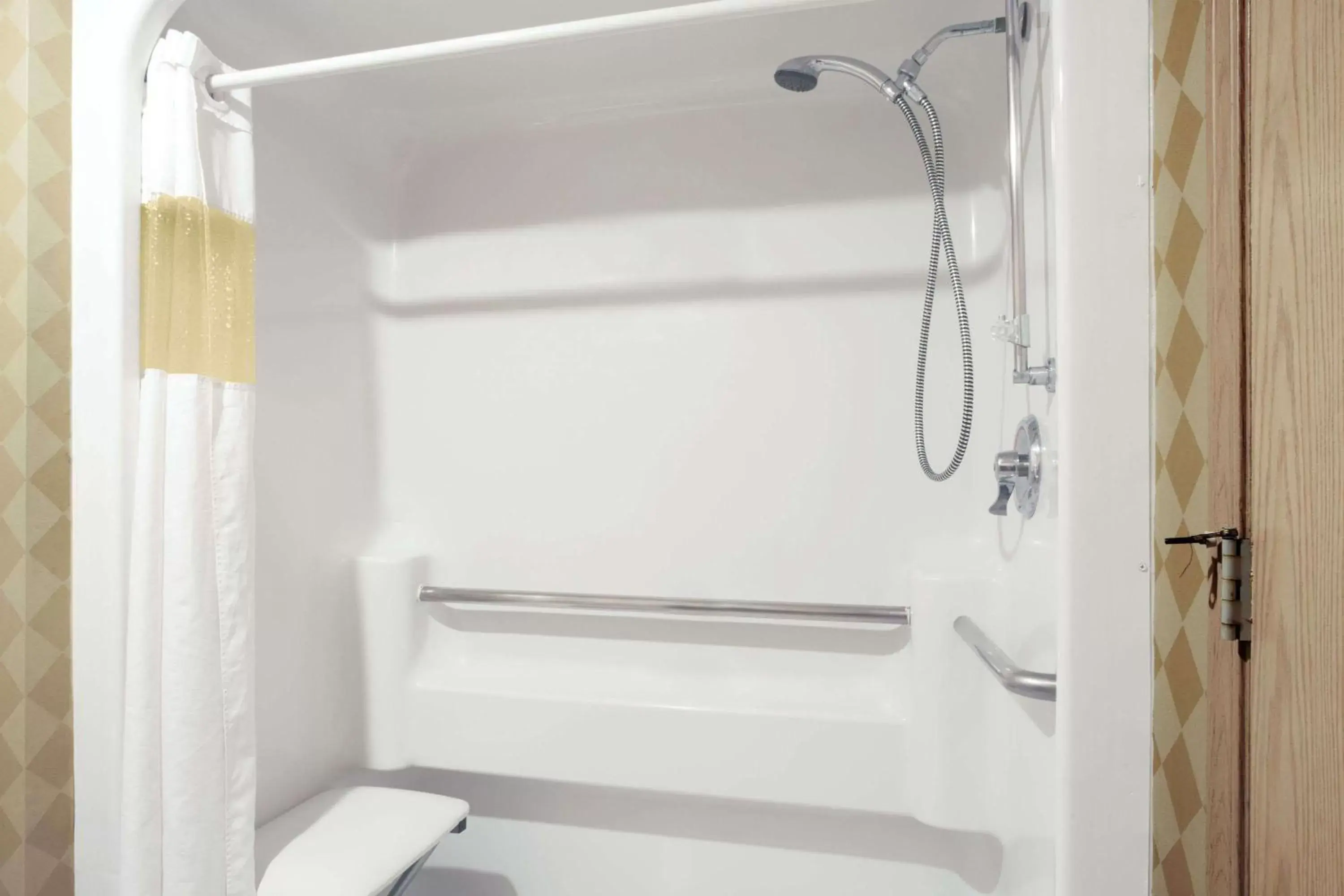 Photo of the whole room in Days Inn by Wyndham Federal Way Photo of the whole room in Days Inn by Wyndham Federal Way