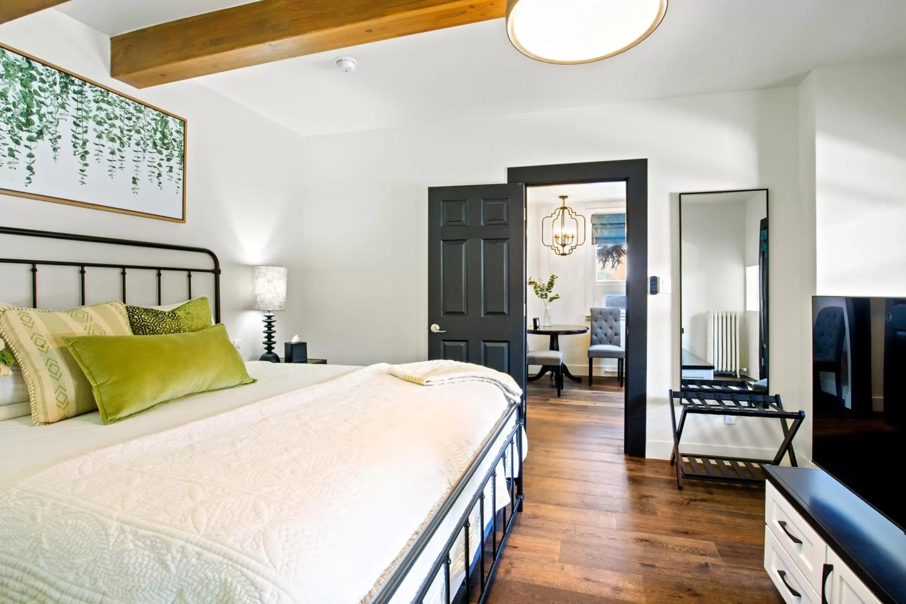 Bedroom, Bed in Bespoke Inn Flagstaff