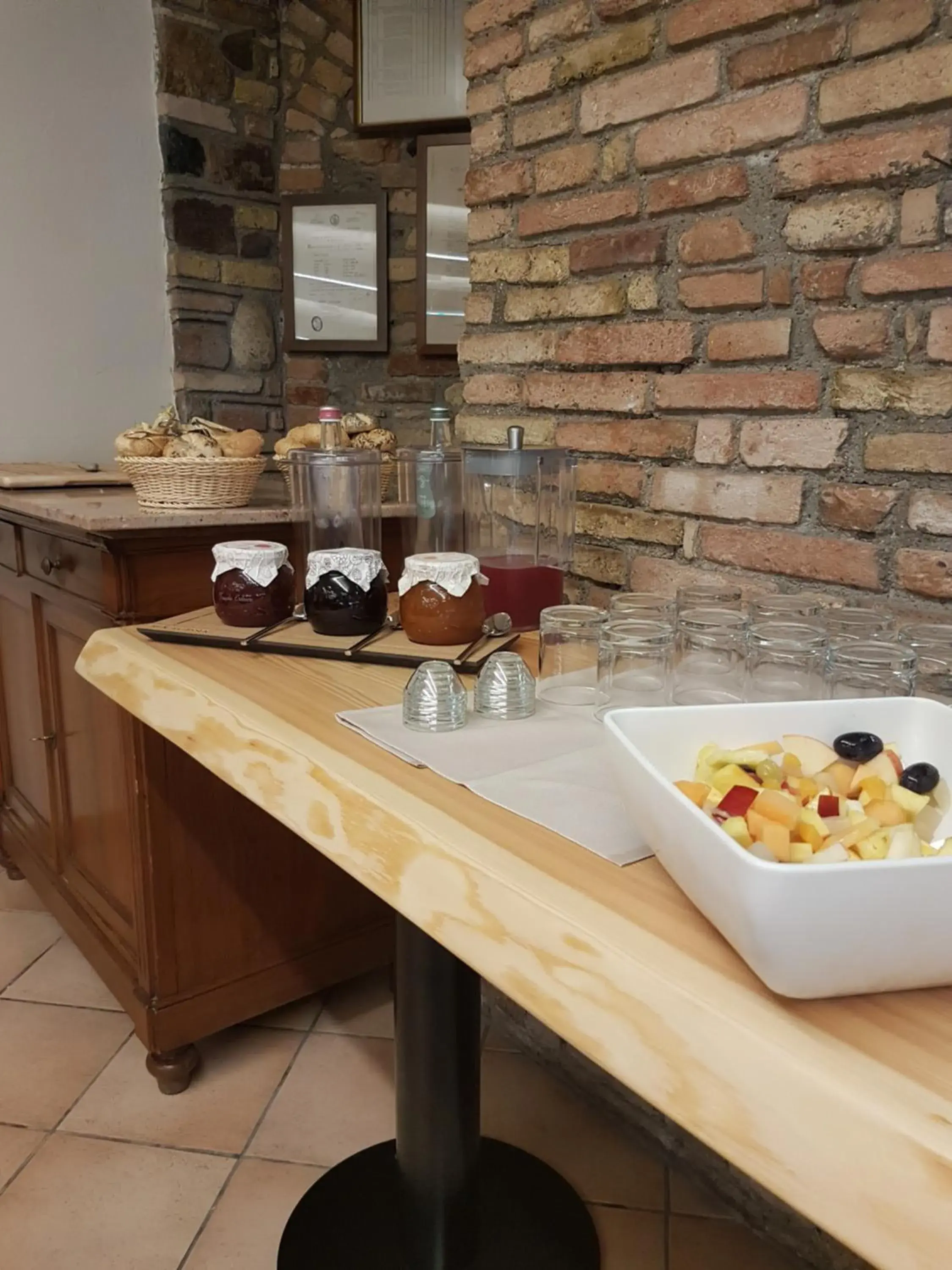 Breakfast, Kitchen/Kitchenette in Hotel San Lorenzo