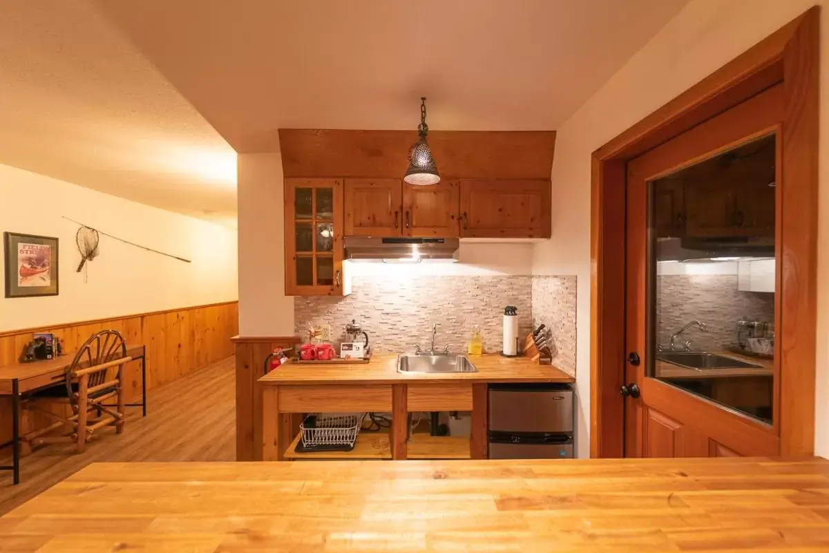 Kitchen/Kitchenette in Baker Creek By Basecamp