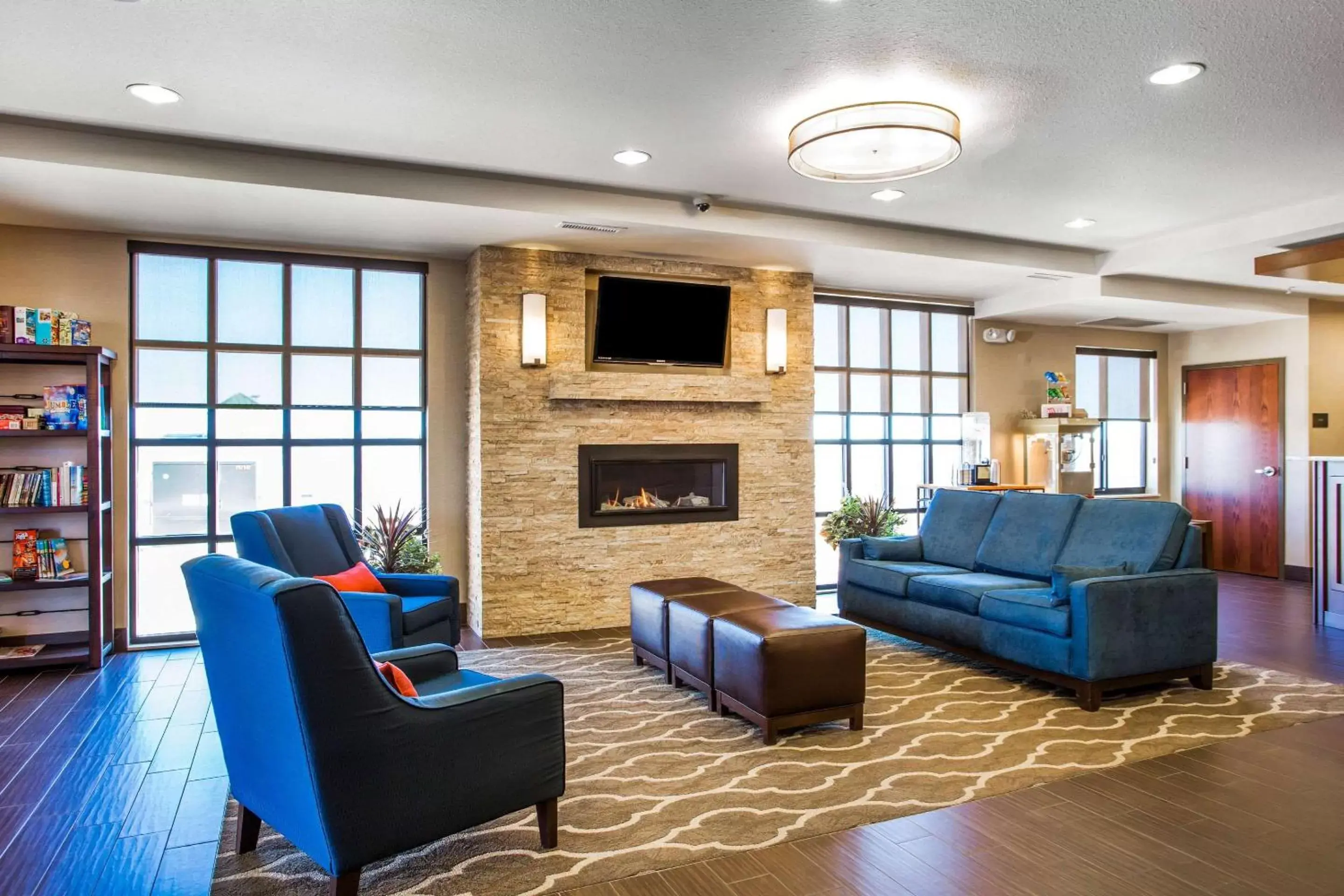 Lobby or reception, Seating Area in Comfort Inn & Suites Cheyenne
