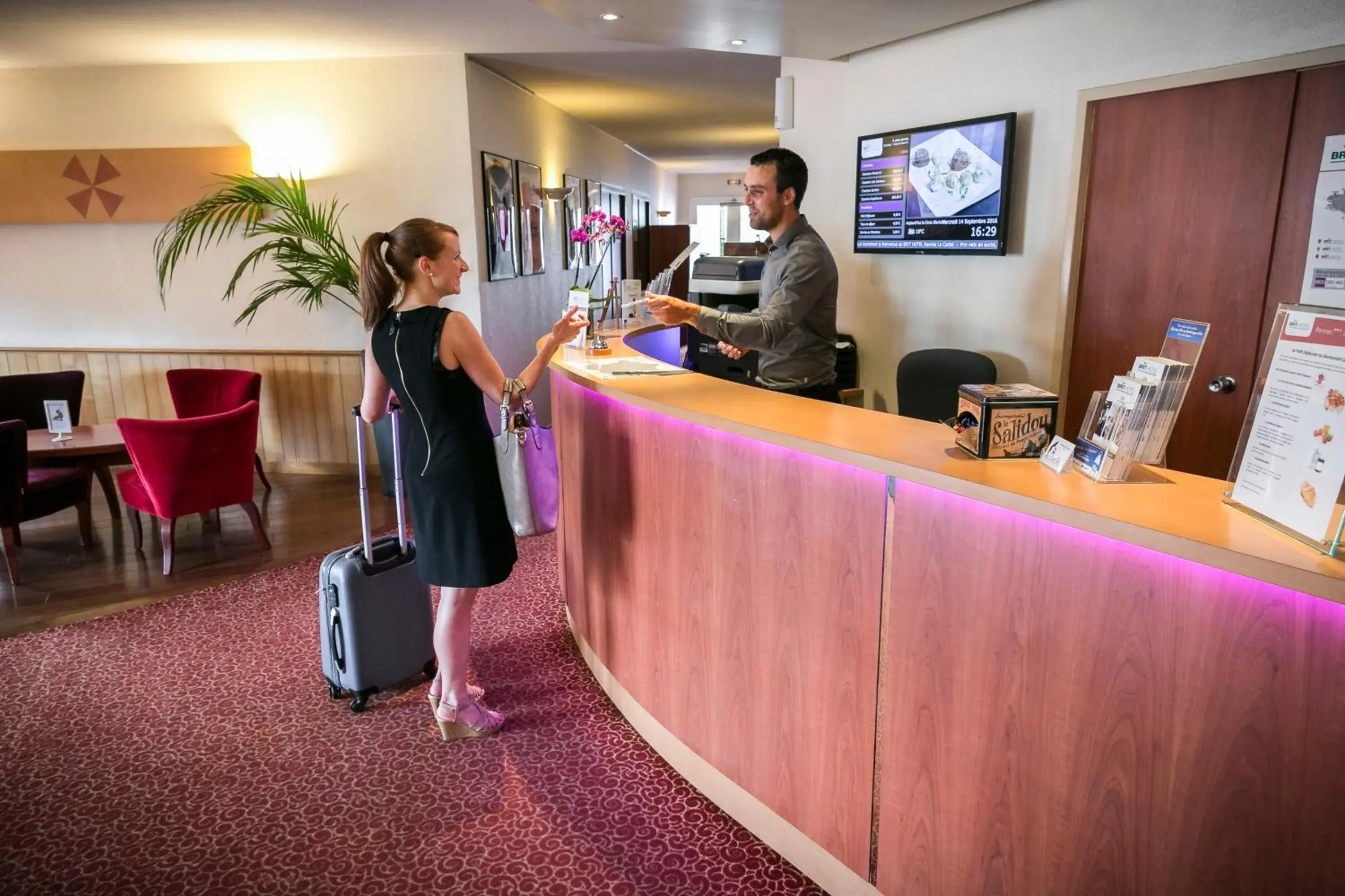 Lobby or reception in Brit Hotel Rennes Le Castel